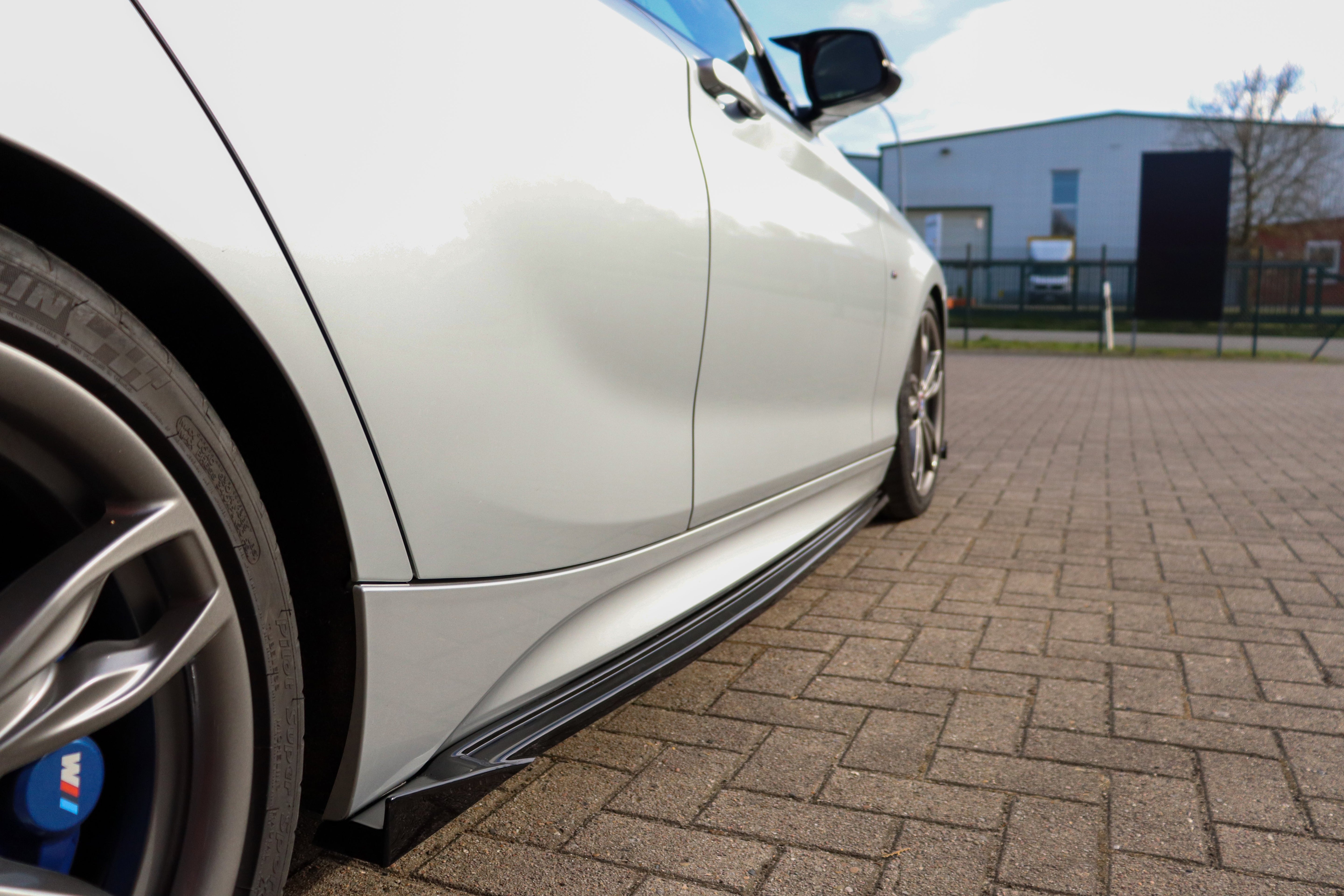Seitenschweller im Cup Look mit Wings passend für BMW 1er F20/21 M135i