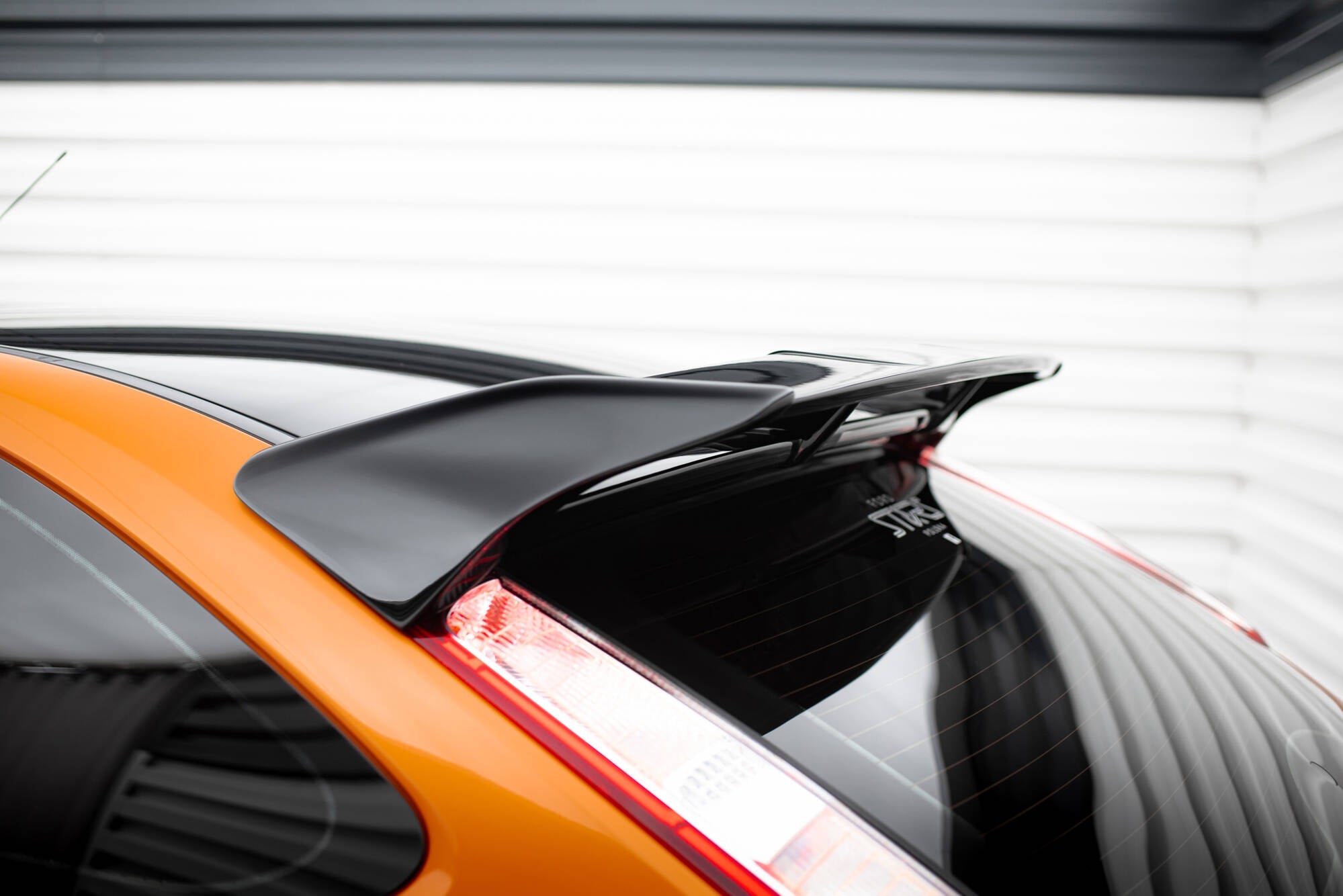Maxton Design - Dachspoiler für Ford Focus Mk2 / Mk2 FL < RS Look > - Aerowerk.