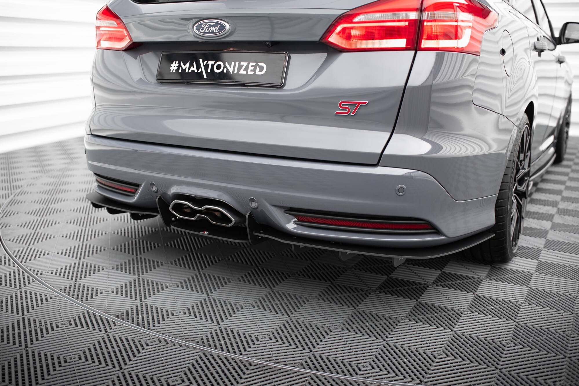 Maxton Design - Diffusor für Ford Focus ST Mk3 Kombi - Aerowerk.
