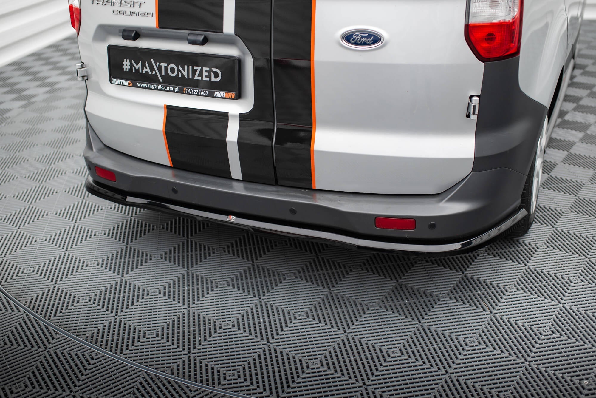 Maxton Design - Diffusor für Ford Transit Courier Mk1 - Aerowerk.
