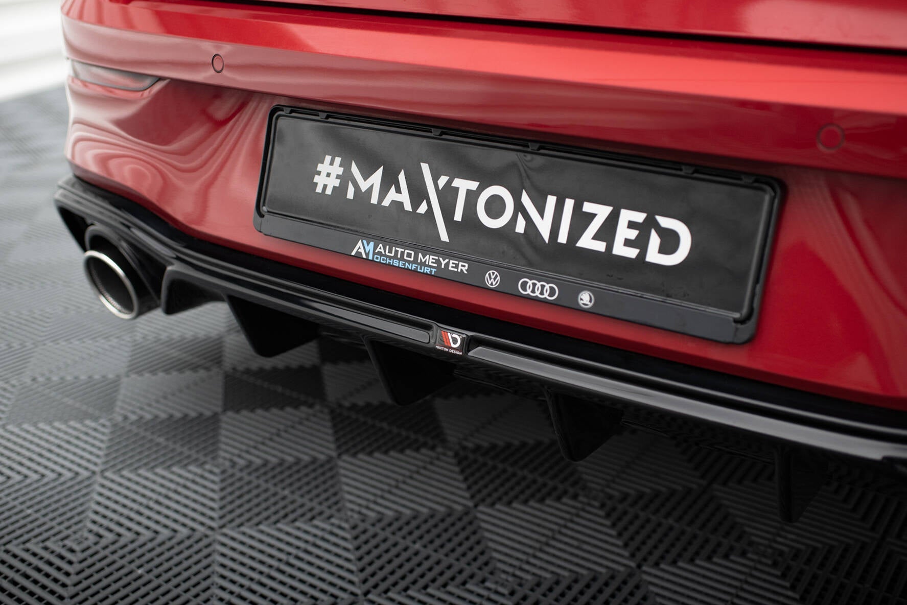 Maxton Design - Diffusor Heck Ansatz + Endrohre für VW Golf GTE / R - Line Mk8 / Mk8 Facelift - Aerowerk.