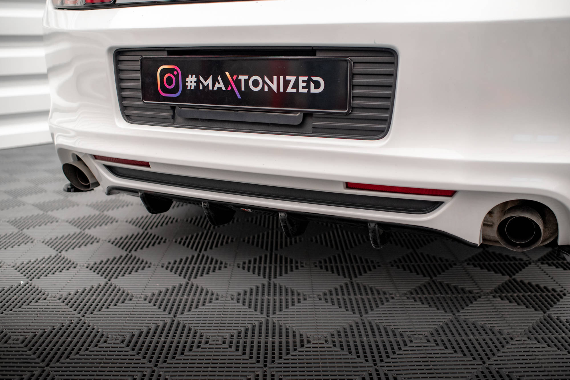 Maxton Design - Diffusor Heck Ansatz für Ford Mustang Mk5 Facelift - Aerowerk.