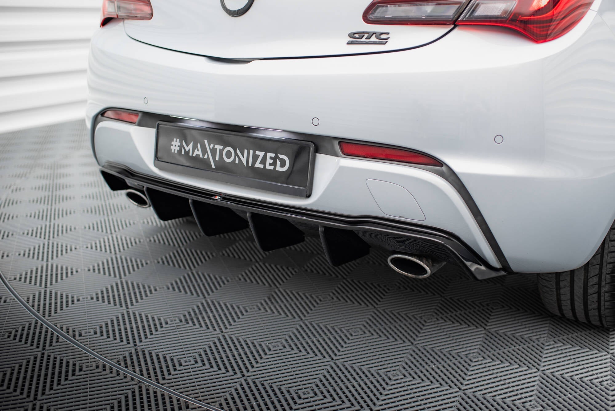 Maxton Design - Diffusor Heck Ansatz für Opel Astra GTC OPC - Line J (Einzelauspuff li. re.) - Aerowerk.