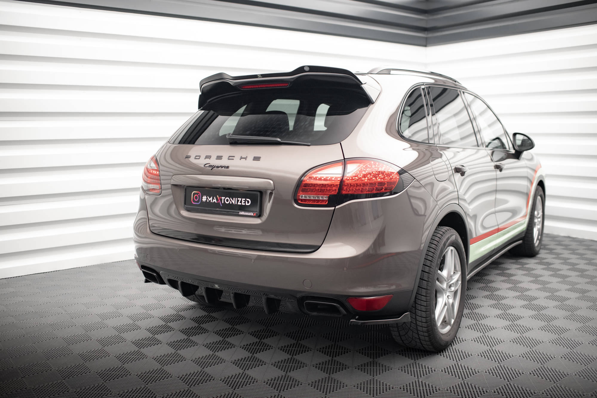 Maxton Design - Diffusor Heck Ansatz für Porsche Cayenne Turbo / Standard Mk2 - Aerowerk.