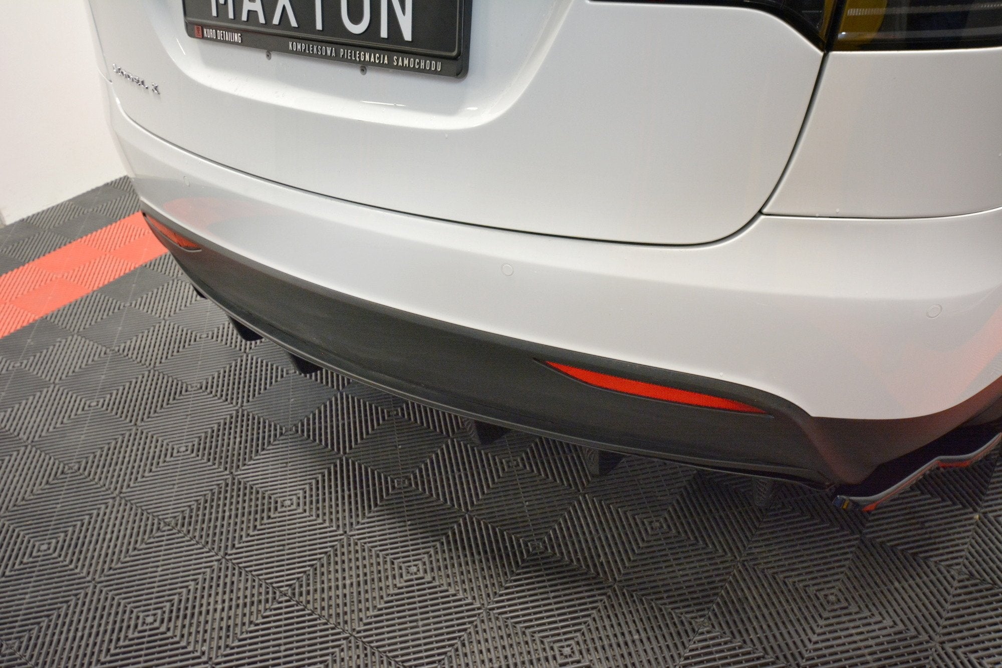 Maxton Design - Diffusor Heck Ansatz für TESLA MODEL X - Aerowerk.