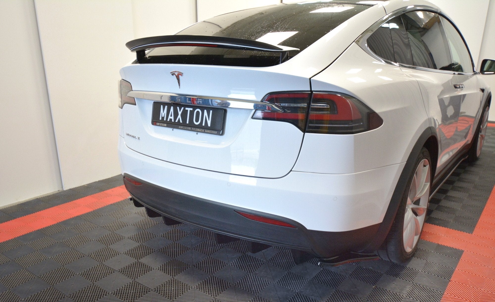 Maxton Design - Diffusor Heck Ansatz für TESLA MODEL X - Aerowerk.