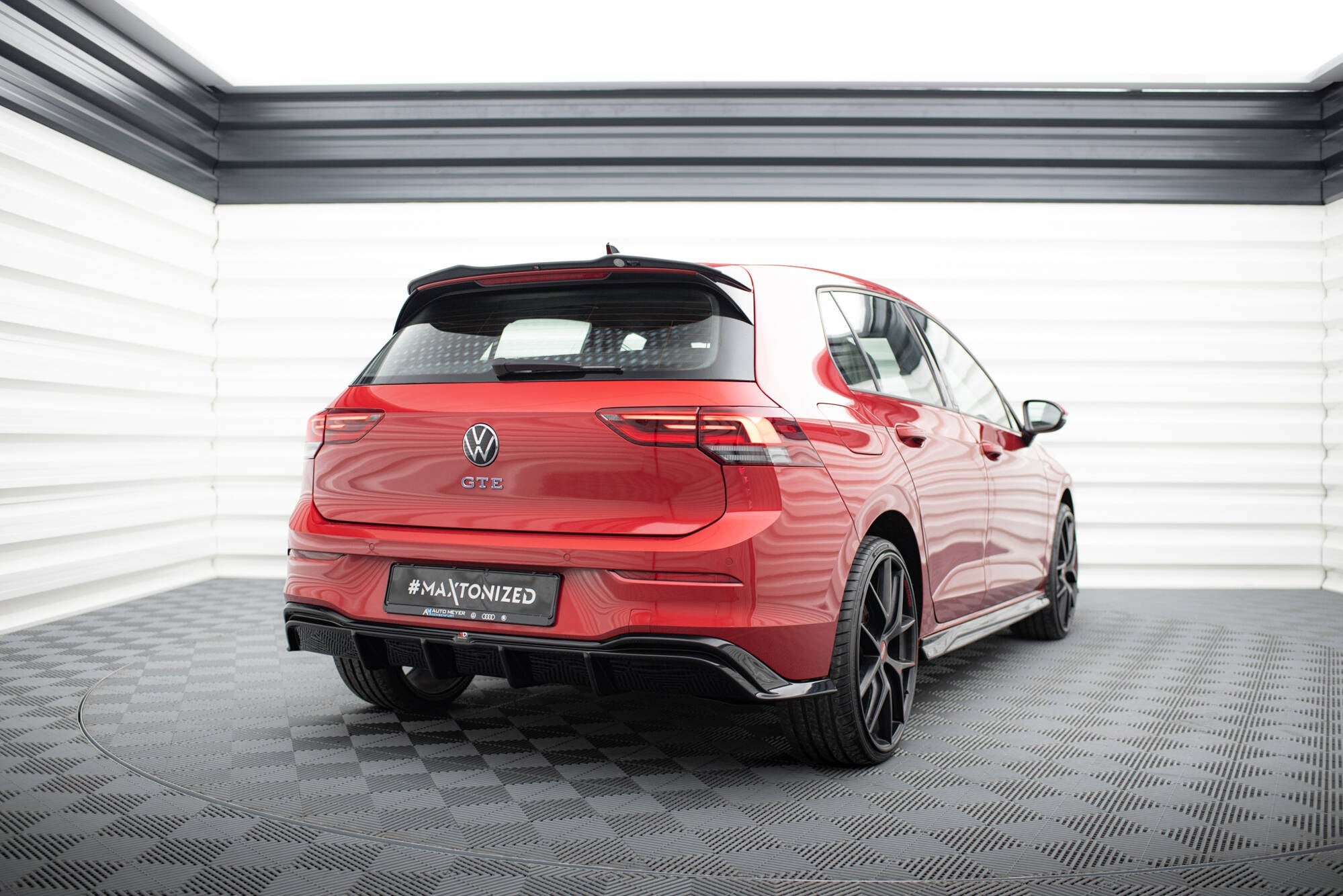 Maxton Design - Diffusor Heck Ansatz für VW Golf GTE / R - Line Mk8 / Mk8 Facelift - Aerowerk.