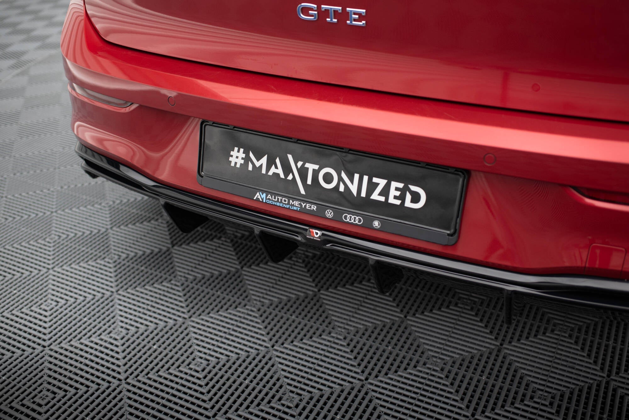 Maxton Design - Diffusor Heck Ansatz für VW Golf GTE / R - Line Mk8 / Mk8 Facelift - Aerowerk.