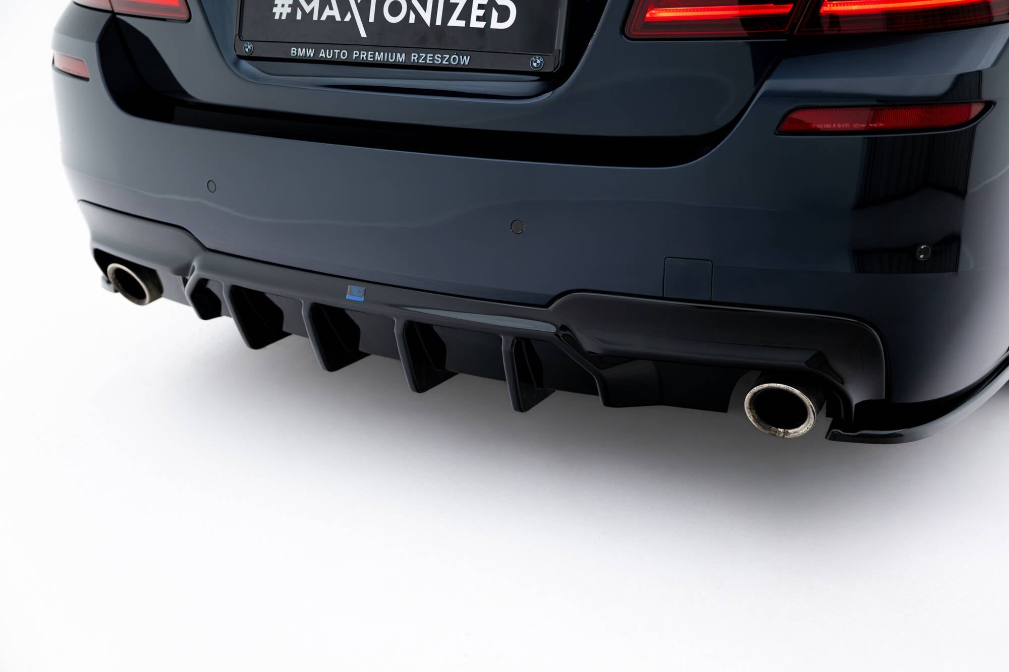 Maxton Design - Diffusor V.2 Heck Ansatz für BMW 5er M - Paket F10 / F11 (Einzelauspuff li. re.) - Aerowerk.