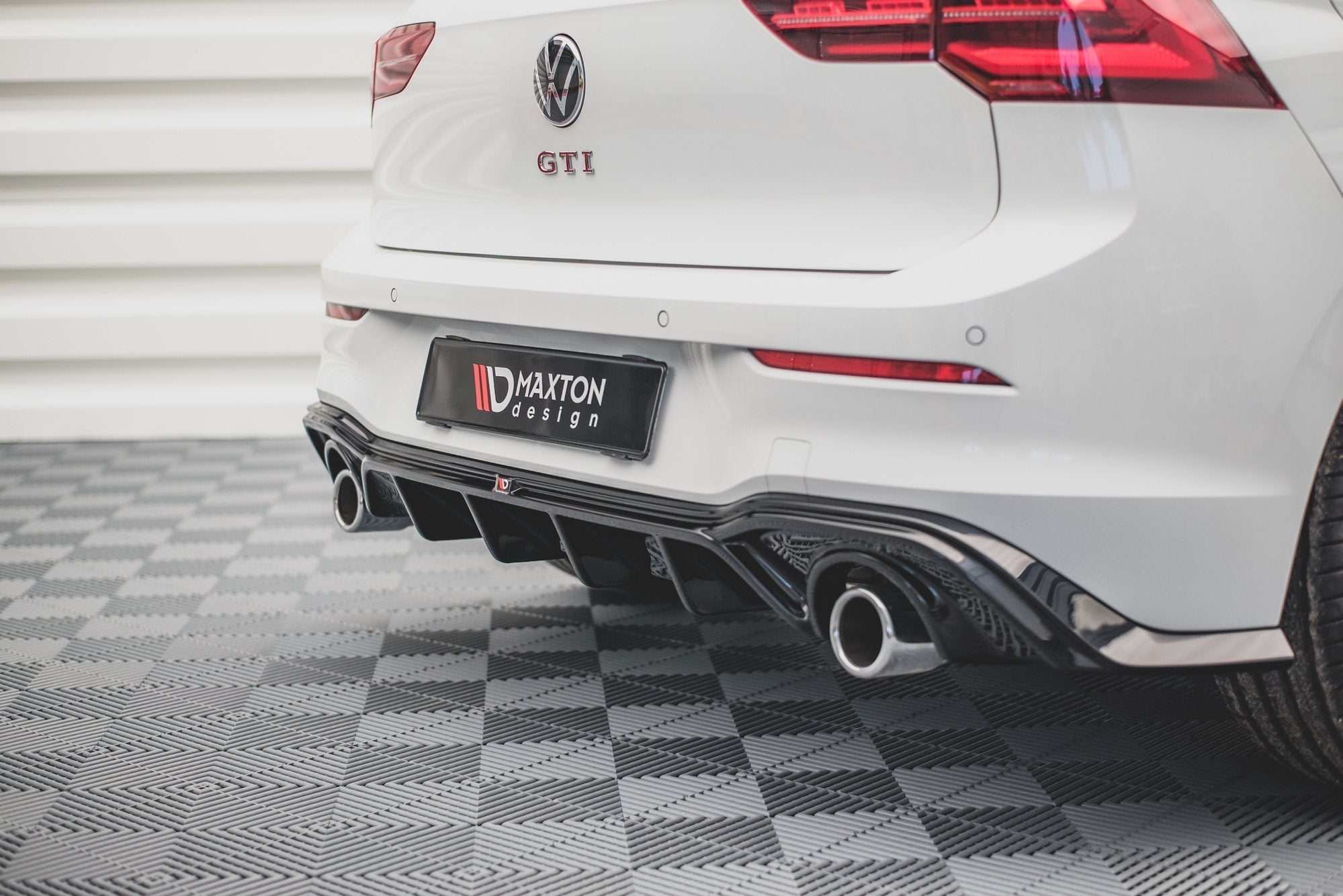 Maxton Design - Diffusor V2 Heck Ansatz für VW Golf GTI Mk8 - Aerowerk.