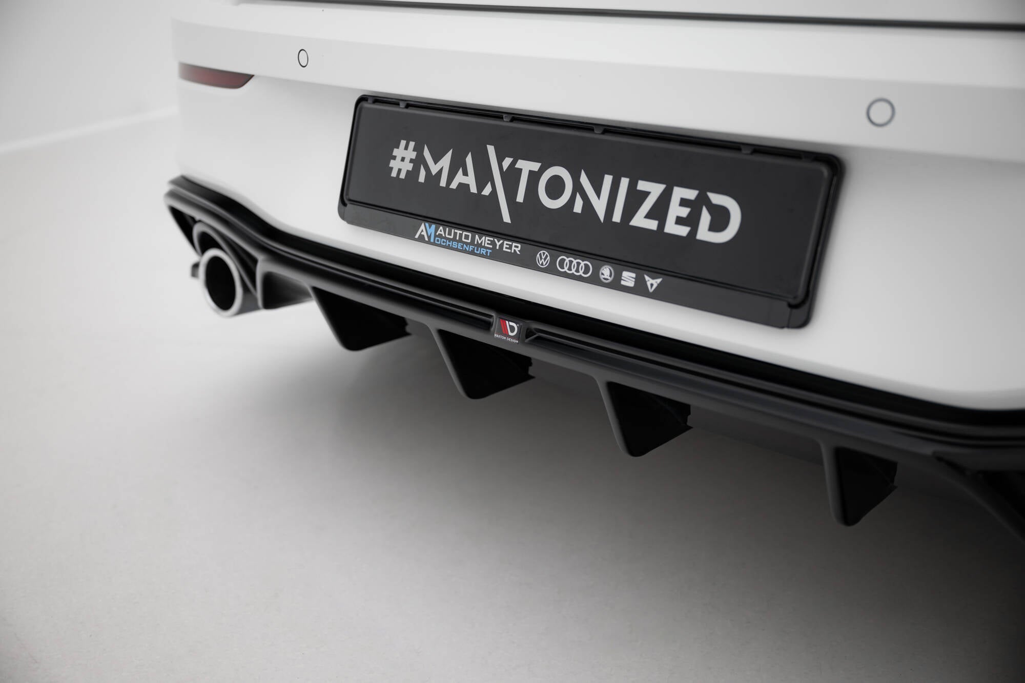 Maxton Design - Diffusor V2 Heck Ansatz für VW Golf GTI Mk8 - Aerowerk.