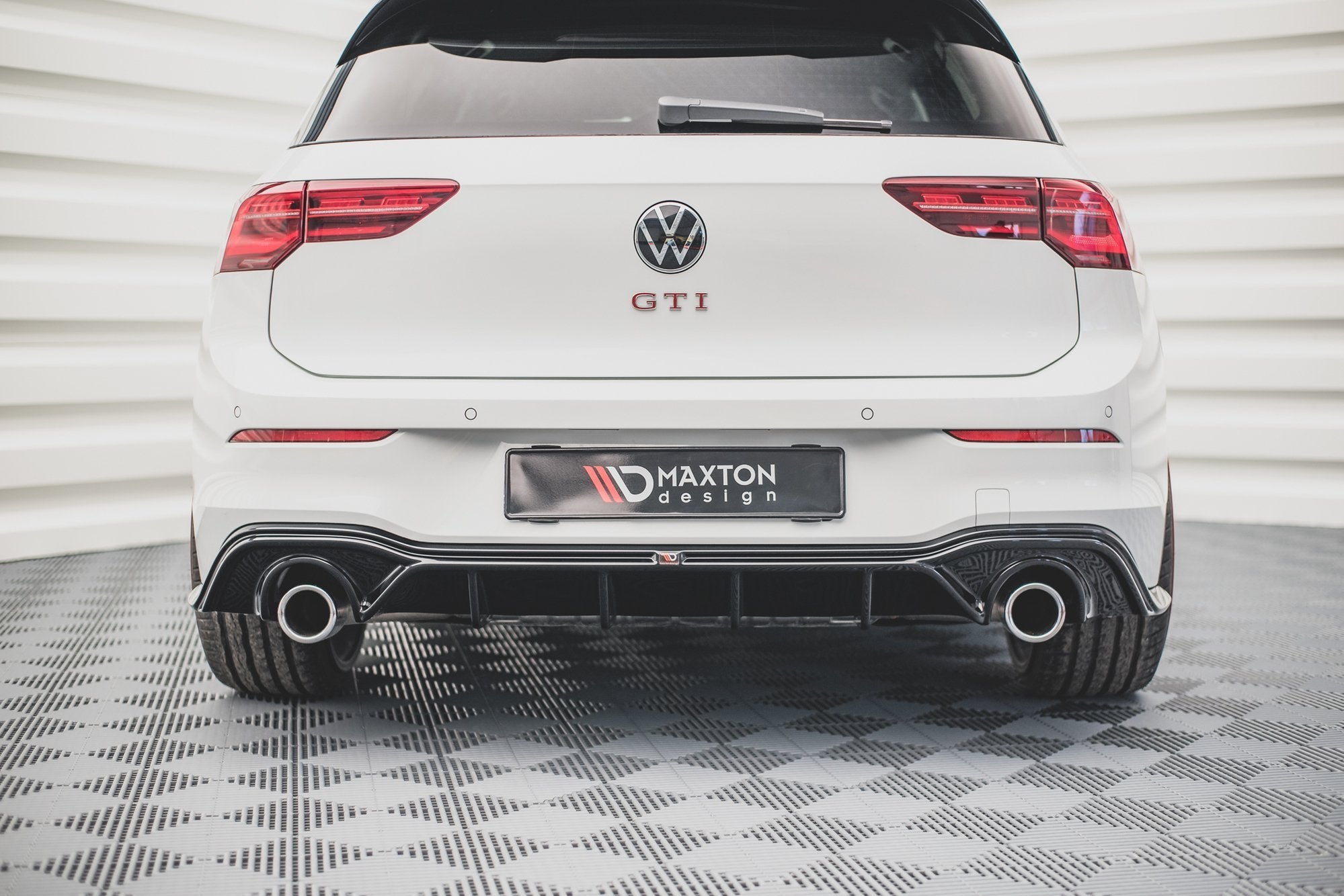 Maxton Design - Diffusor V2 Heck Ansatz für VW Golf GTI Mk8 - Aerowerk.