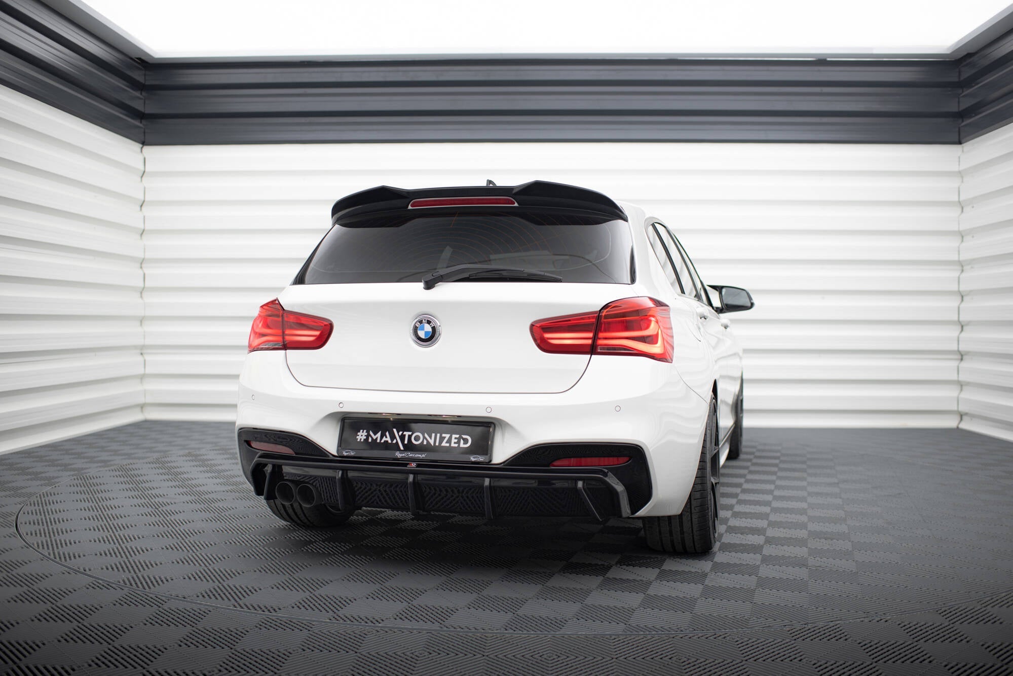 Maxton Design - Diffusor V.3 Heck Ansatz für BMW 1er M - Paket F20 Facelift (Doppelauspuff li.) - Aerowerk.