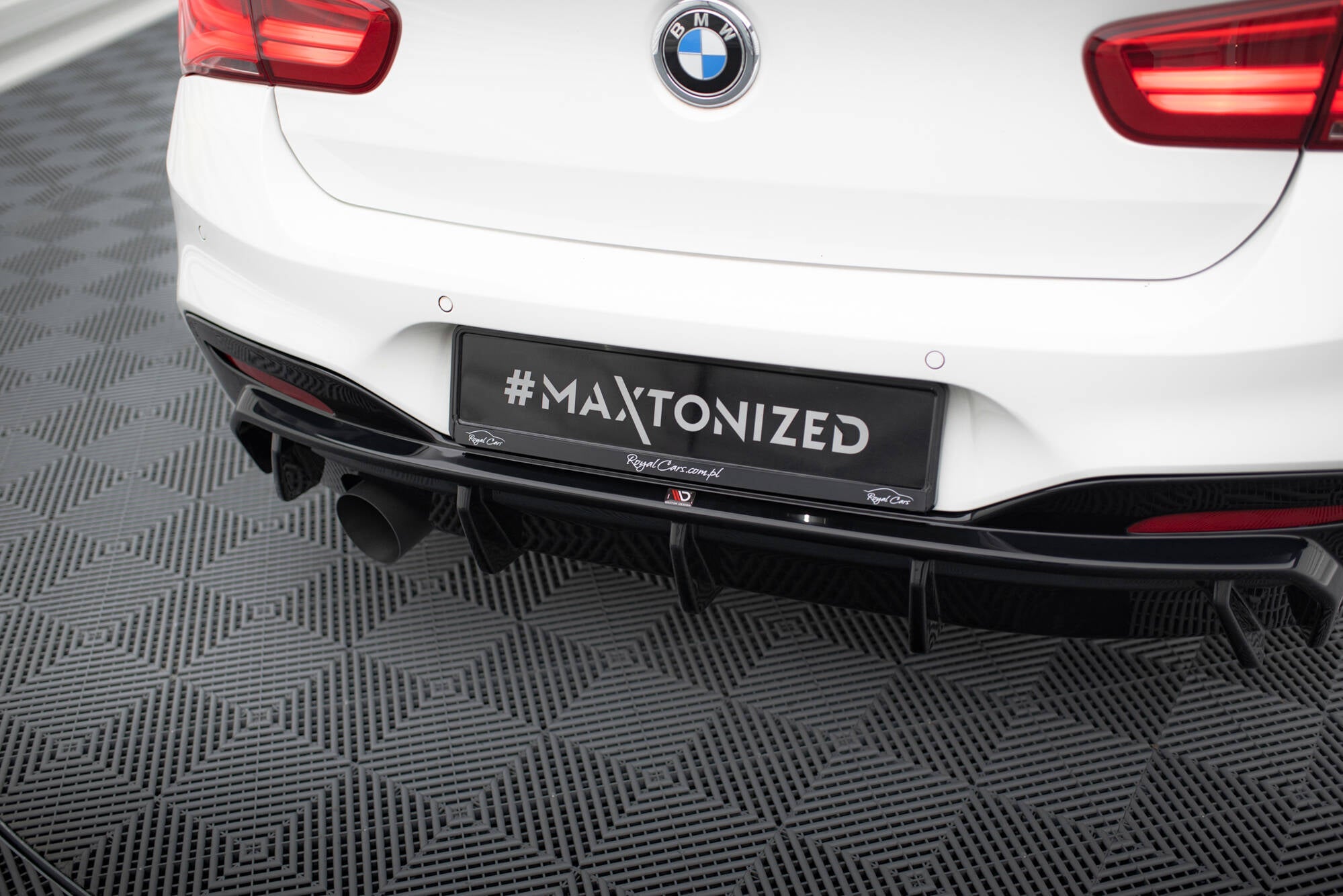 Maxton Design - Diffusor V.3 Heck Ansatz für BMW 1er M - Paket F20 Facelift (Einzelauspuff li.) - Aerowerk.