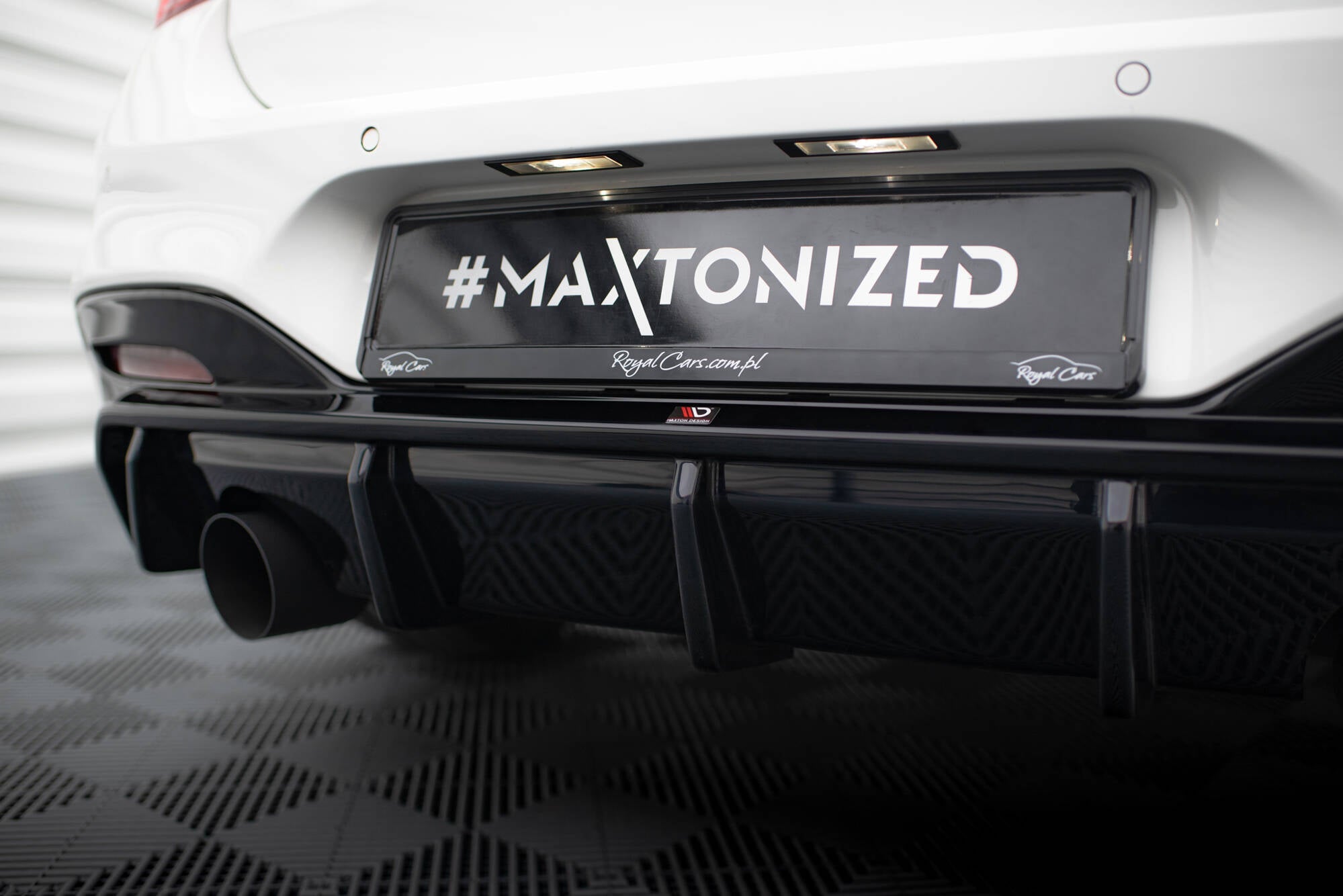 Maxton Design - Diffusor V.3 Heck Ansatz für BMW 1er M - Paket F20 Facelift (Einzelauspuff li.) - Aerowerk.