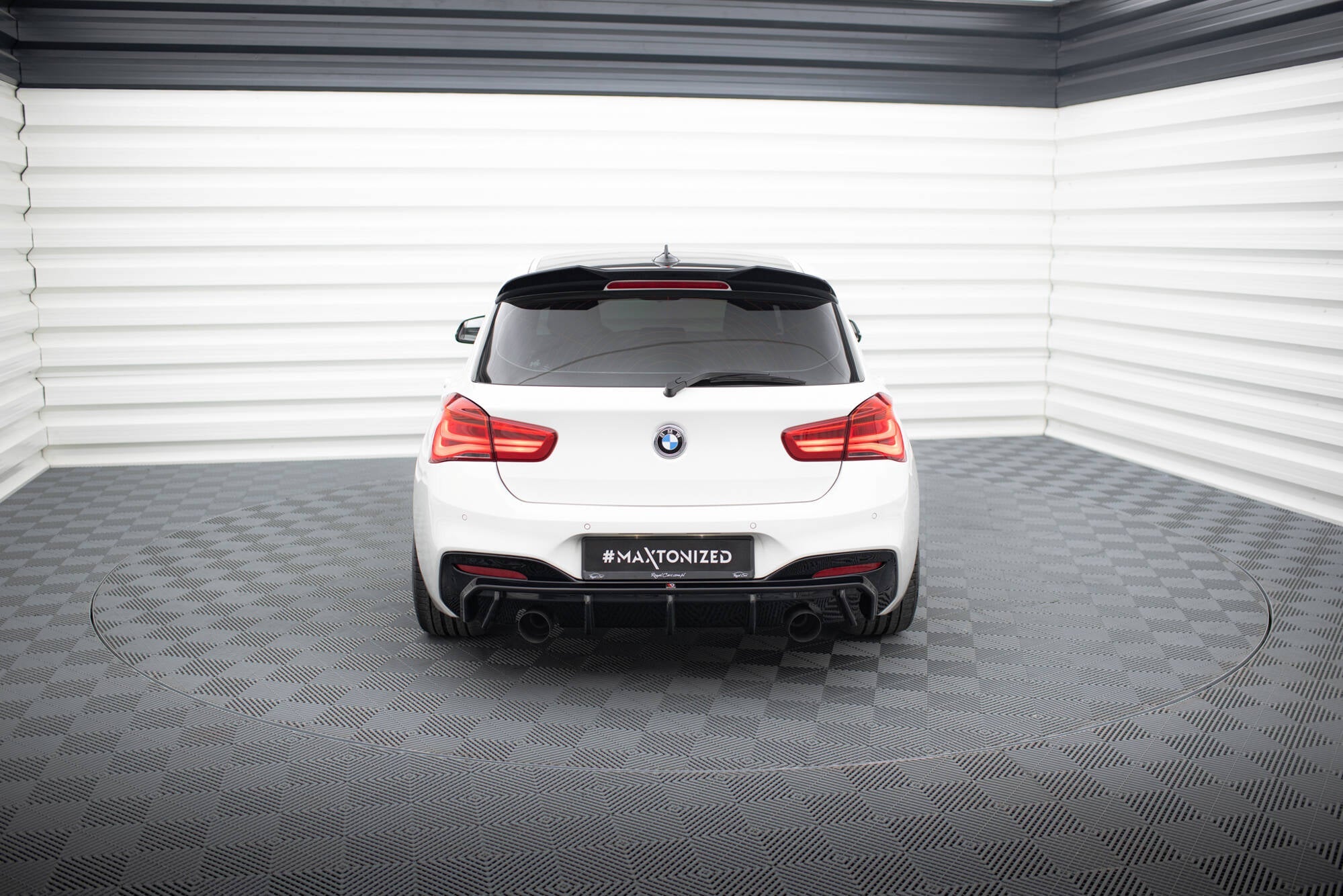Maxton Design - Diffusor V.3 Heck Ansatz für BMW M140i F20 Facelift - Aerowerk.