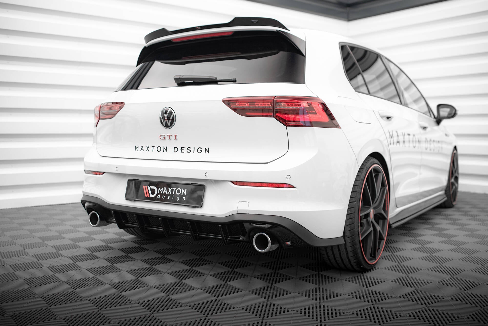 Maxton Design - Diffusor V3 Heck Ansatz für VW Golf GTI Mk8 - Aerowerk.