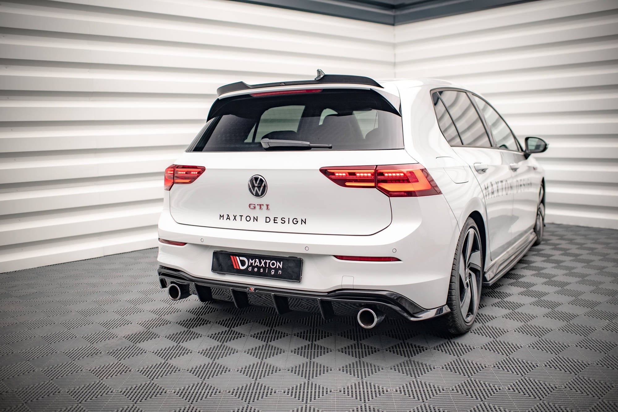 Maxton Design - Diffusor V4 Heck Ansatz für VW Golf GTI Mk8 - Aerowerk.