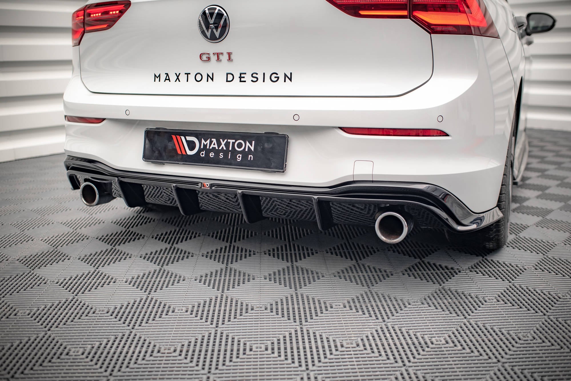 Maxton Design - Diffusor V4 Heck Ansatz für VW Golf GTI Mk8 - Aerowerk.