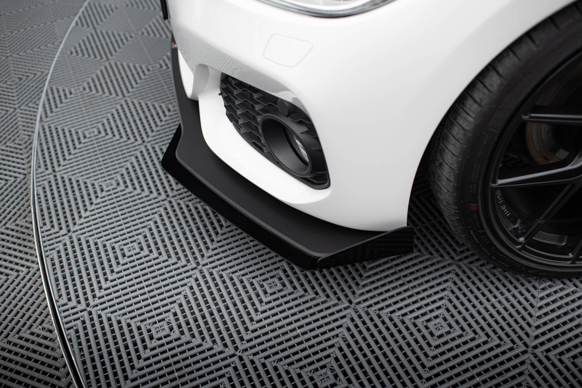 Maxton Design - Flaps für BMW 1er F20 M - Paket Facelift / M140i - Aerowerk.