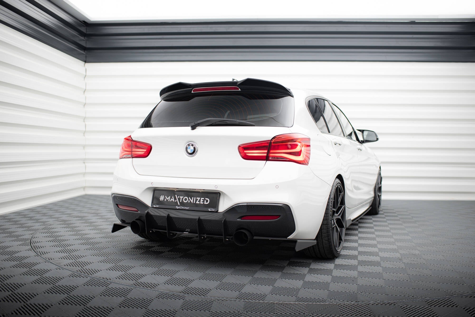 Maxton Design - Flaps Heckansatz Diffusor für BMW 1er F20/F21 M - Power FACELIFT - Aerowerk.