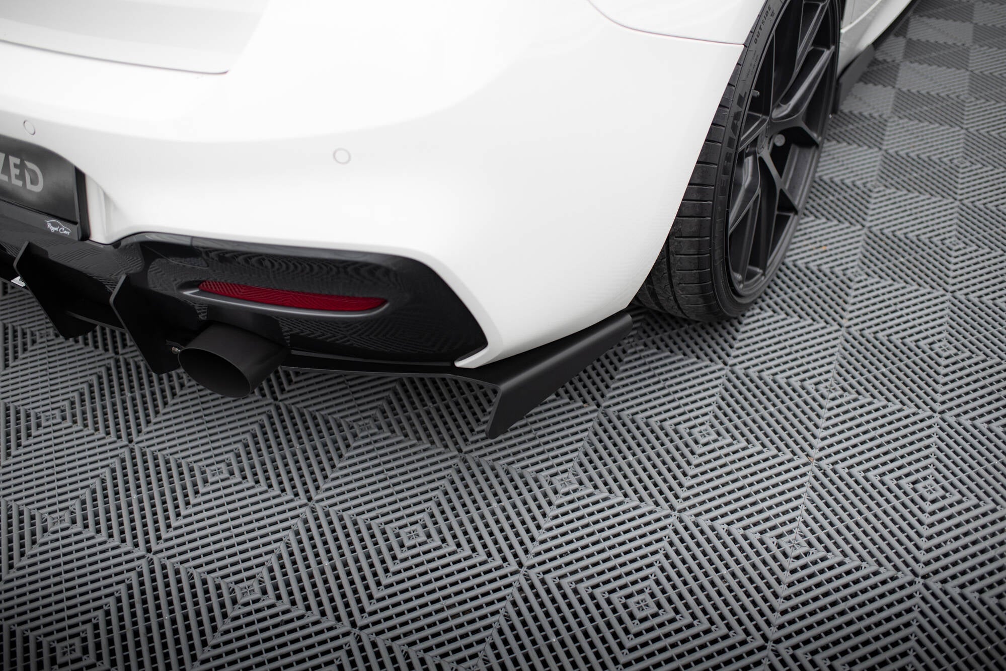 Maxton Design - Flaps Heckansatz Diffusor für BMW 1er F20/F21 M - Power FACELIFT - Aerowerk.
