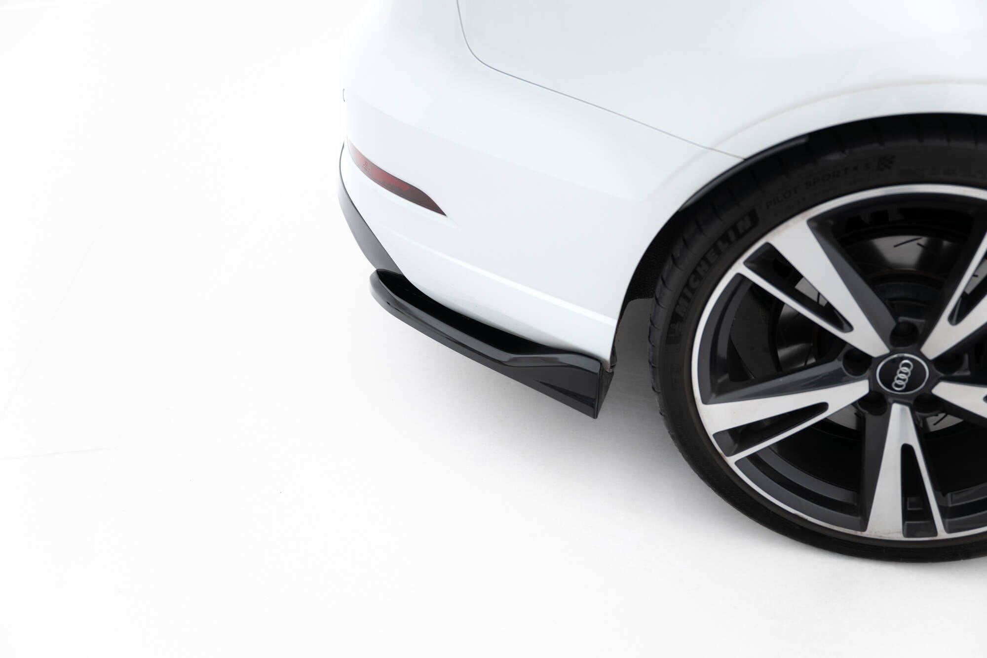 Maxton Design - Flaps V5 Heckansatz Flaps Heckansatz für Audi RS3 Limousine 8V Facelift - Aerowerk.