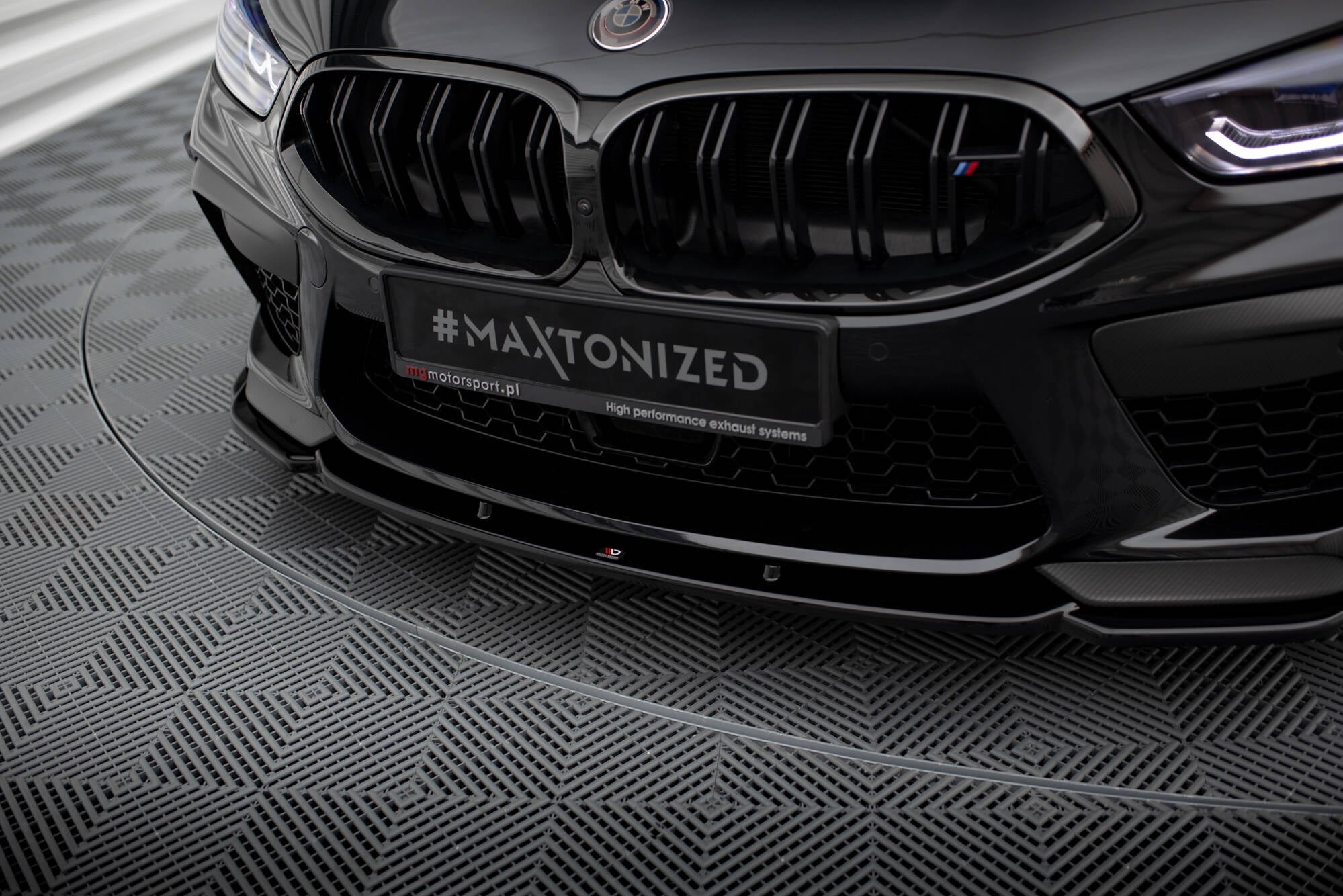Maxton Design - Frontlippe V1 + Flaps für BMW M8 Gran Coupe F93 / Coupe F92 - Aerowerk.
