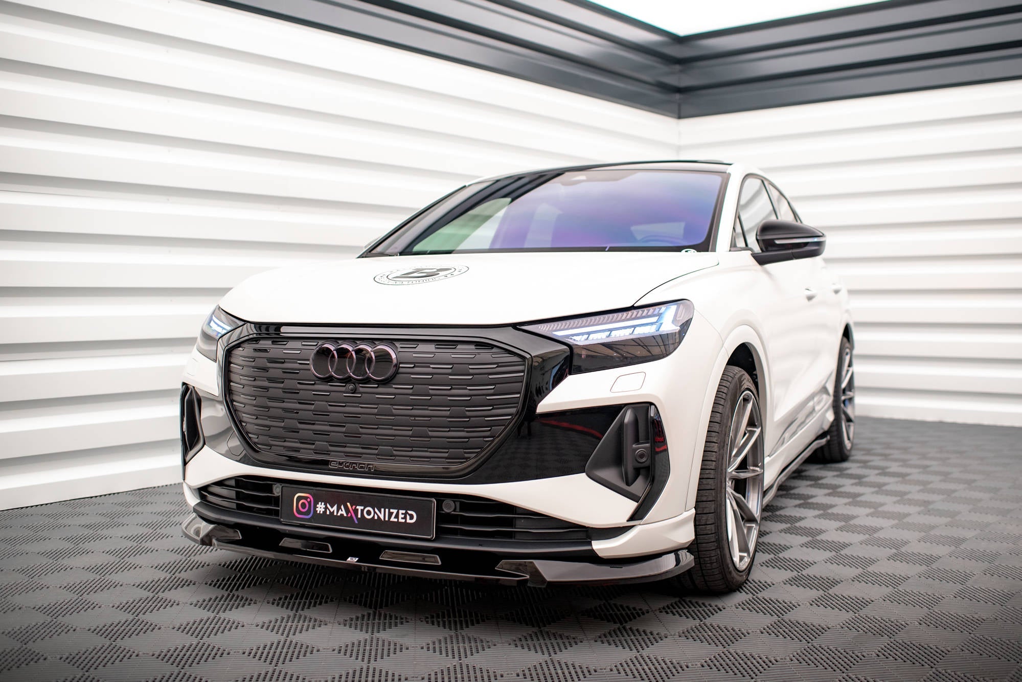 Maxton Design - Frontlippe V1 für Audi Q4 e - tron Sportback S - line Mk1 - Aerowerk.