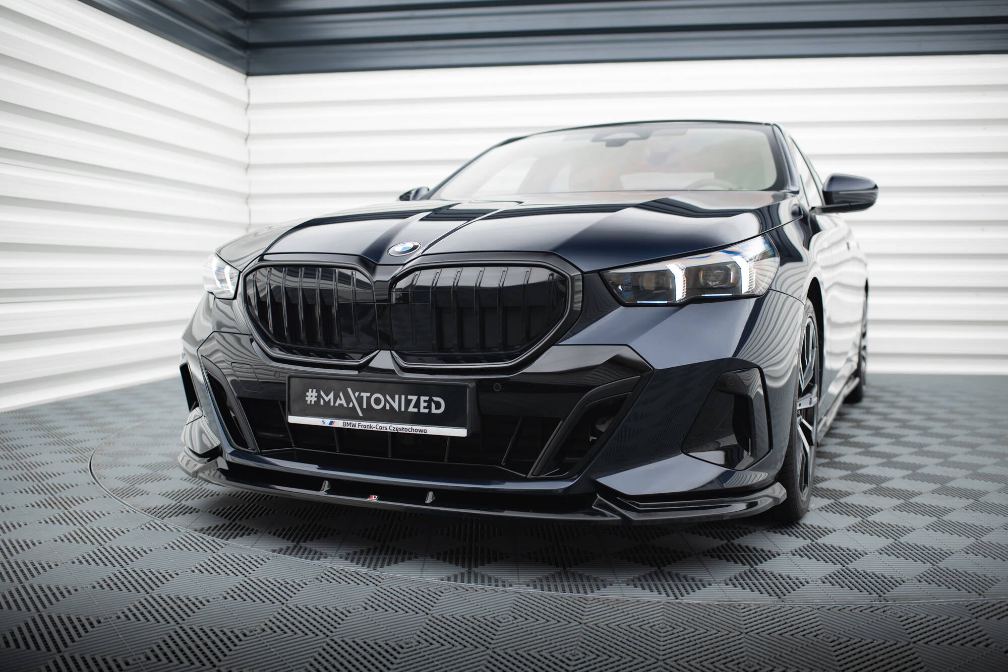 Maxton Design - Frontlippe V.1 für BMW 5er / i5 M - Paket G60 - Aerowerk.