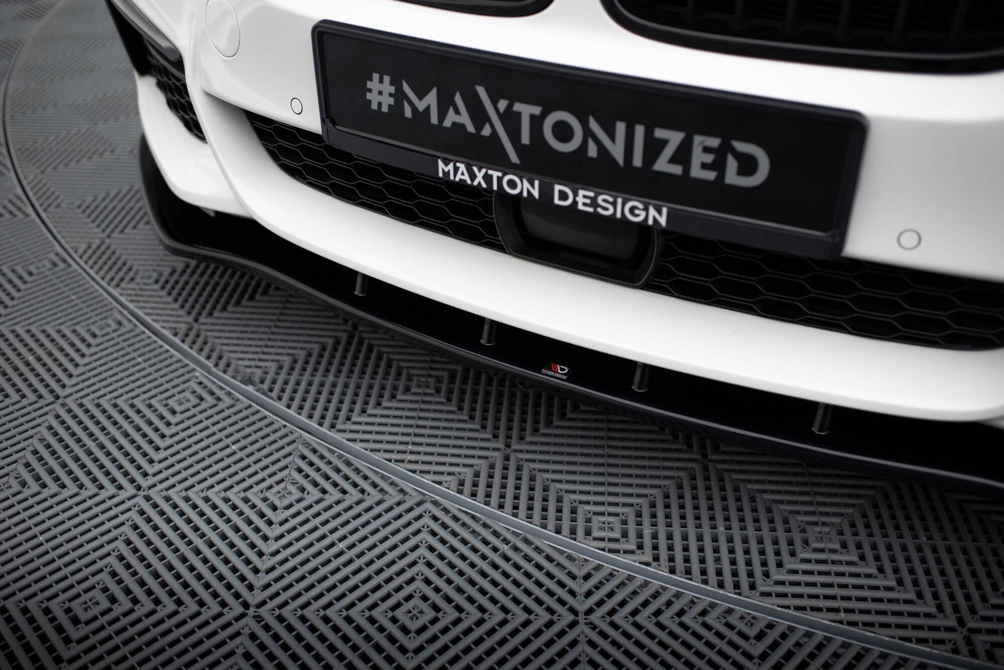 Maxton Design - Frontlippe V1 für BMW 5er M - Paket / M550d / M550i G30/ G31 M - Paket - Aerowerk.