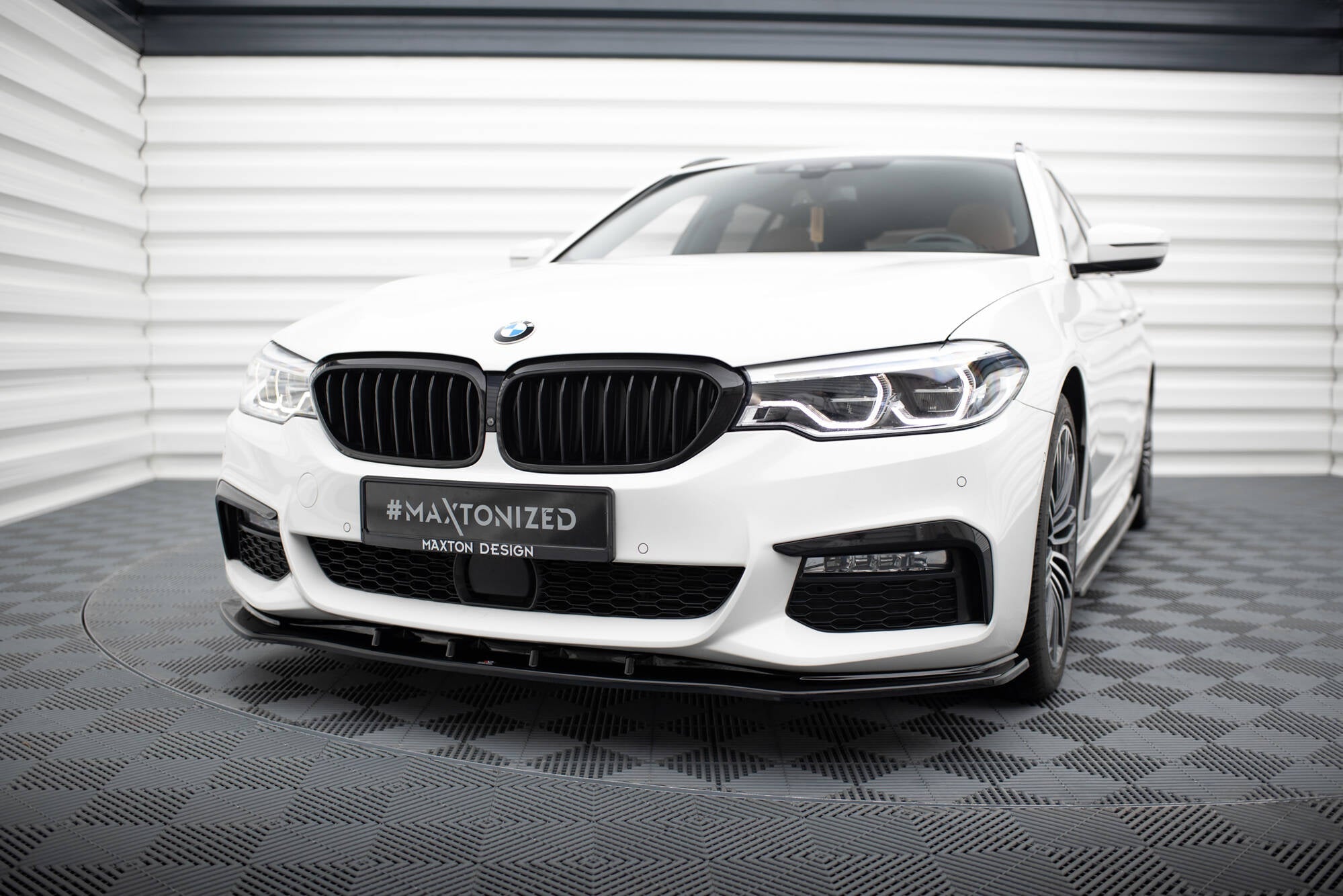 Maxton Design - Frontlippe V1 für BMW 5er M - Paket / M550d / M550i G30/ G31 M - Paket - Aerowerk.
