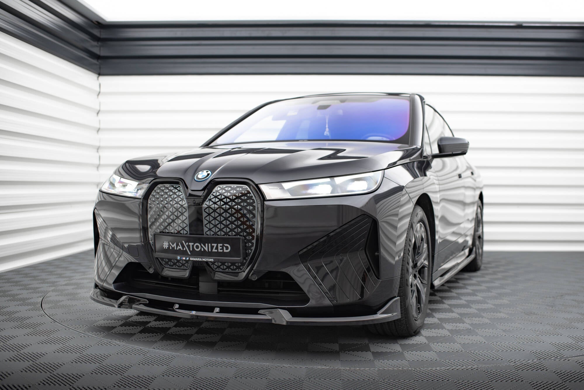 Maxton Design - Frontlippe V.1 für BMW iX M - Paket i20 - Aerowerk.