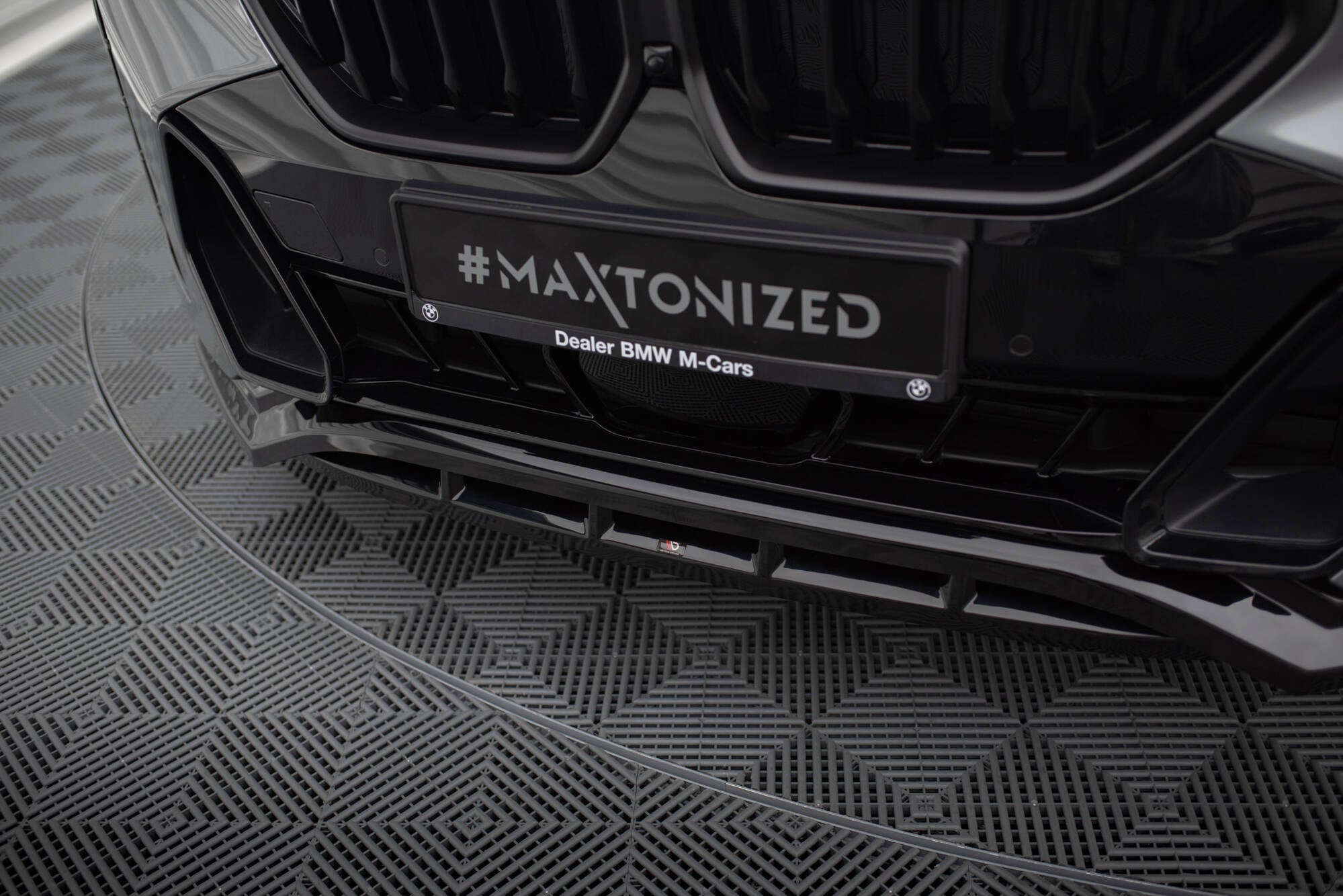 Maxton Design - Frontlippe V.1 für BMW X6 M - Paket G06 Facelift - Aerowerk.