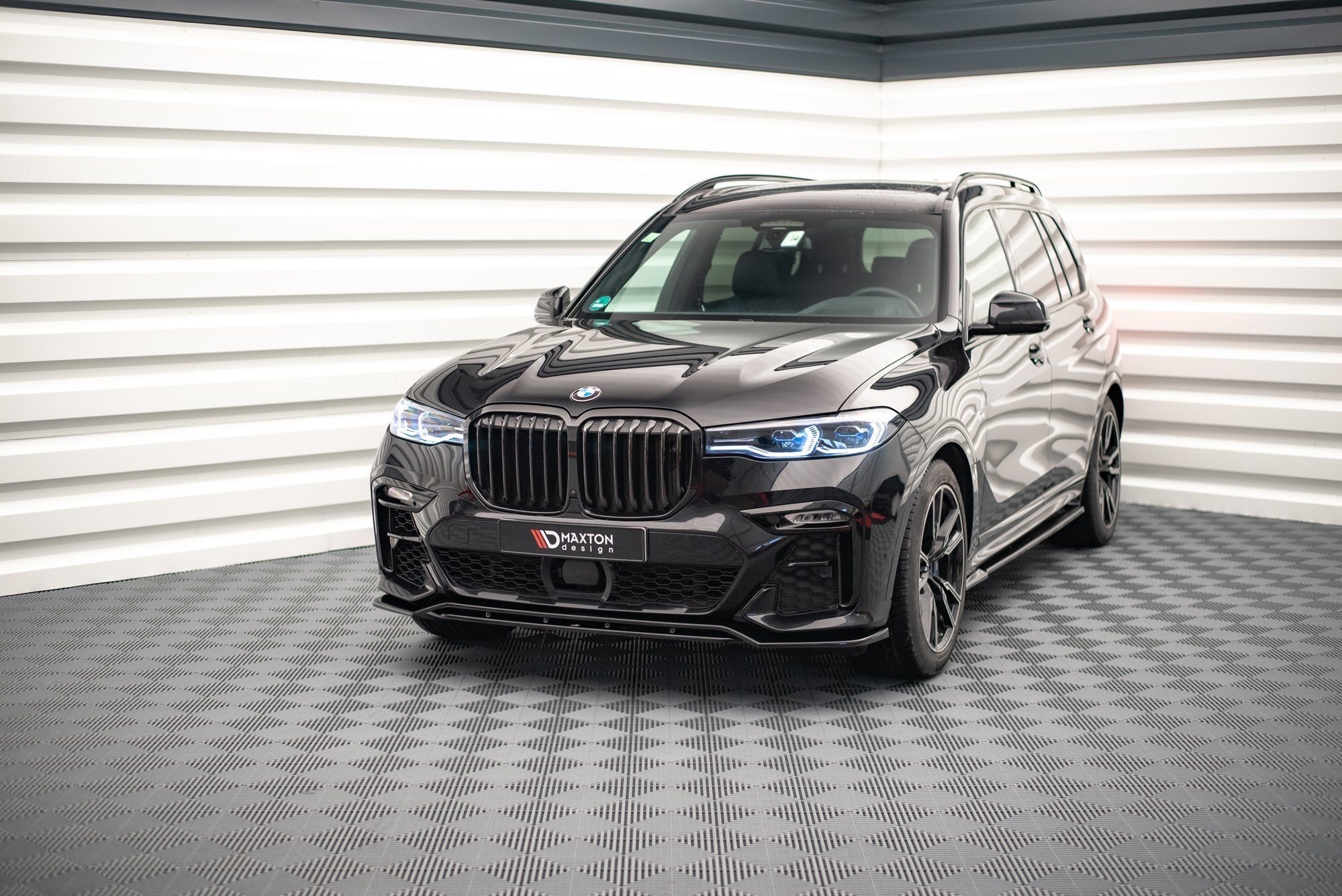 Maxton Design - Frontlippe V1 für BMW X7 M - Paket G07 - Aerowerk.