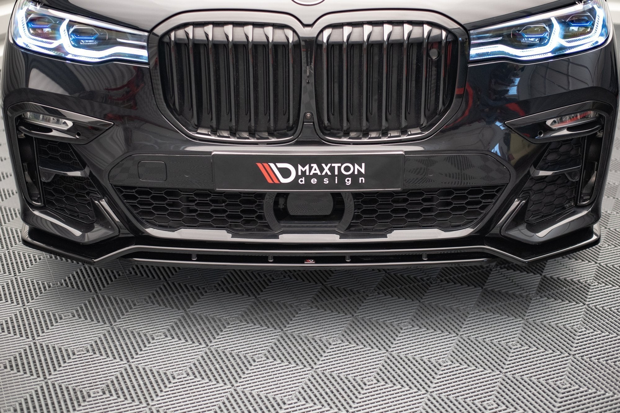 Maxton Design - Frontlippe V1 für BMW X7 M - Paket G07 - Aerowerk.