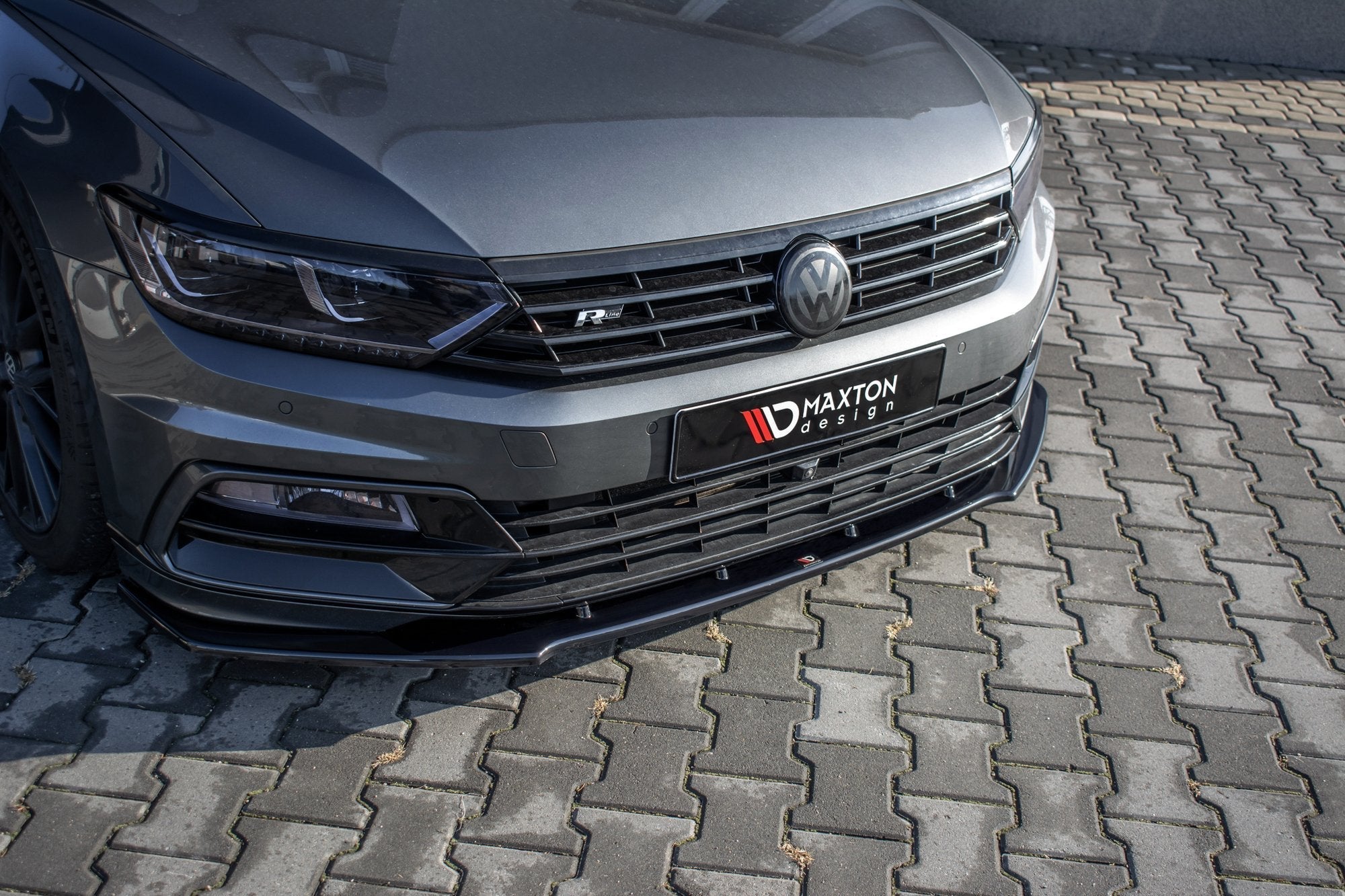 Maxton Design - Frontlippe V1 für VW Passat R - Line B8 - Aerowerk.