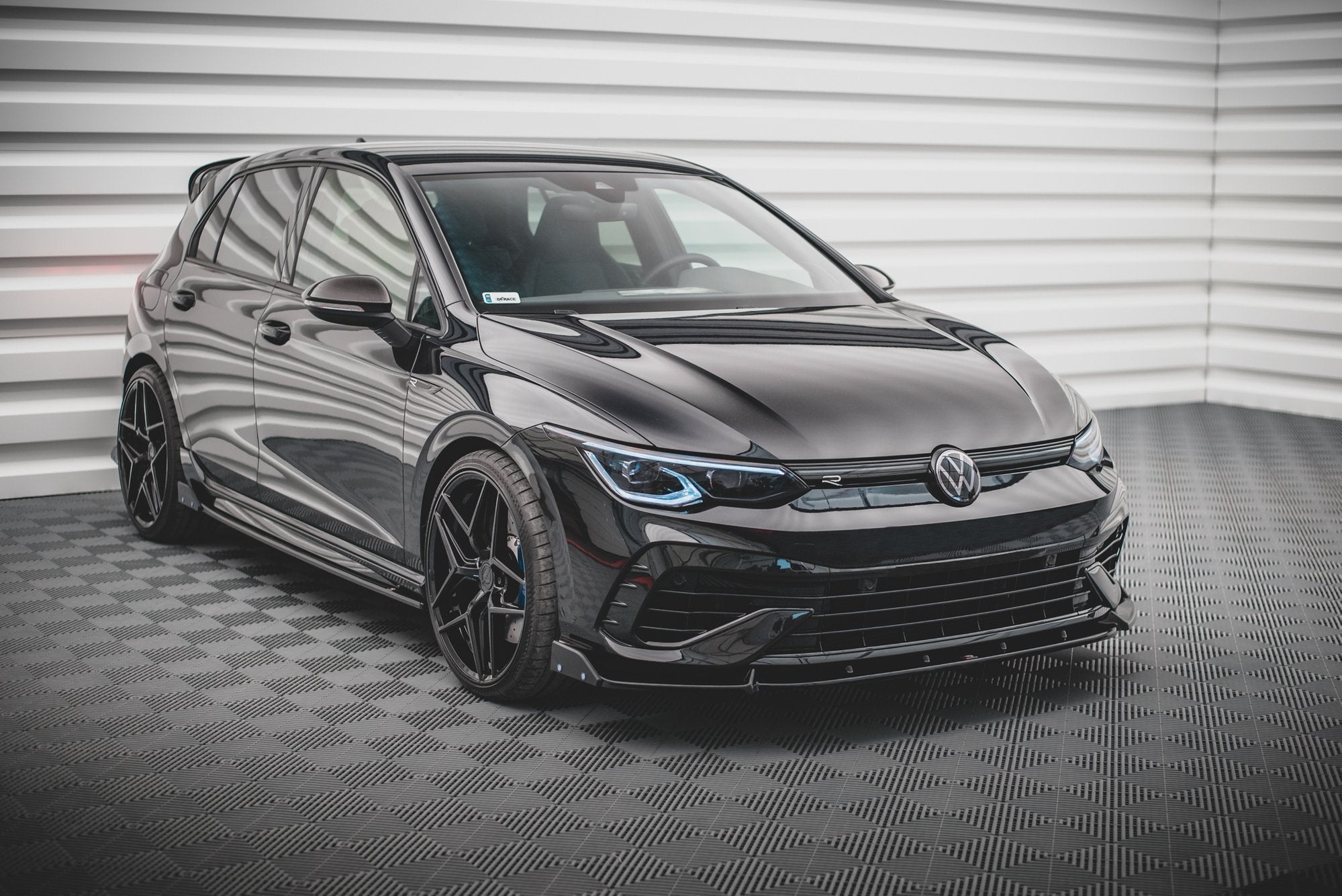 Maxton Design - Frontlippe V2 + Flaps für VW Golf R Mk8 - Aerowerk.
