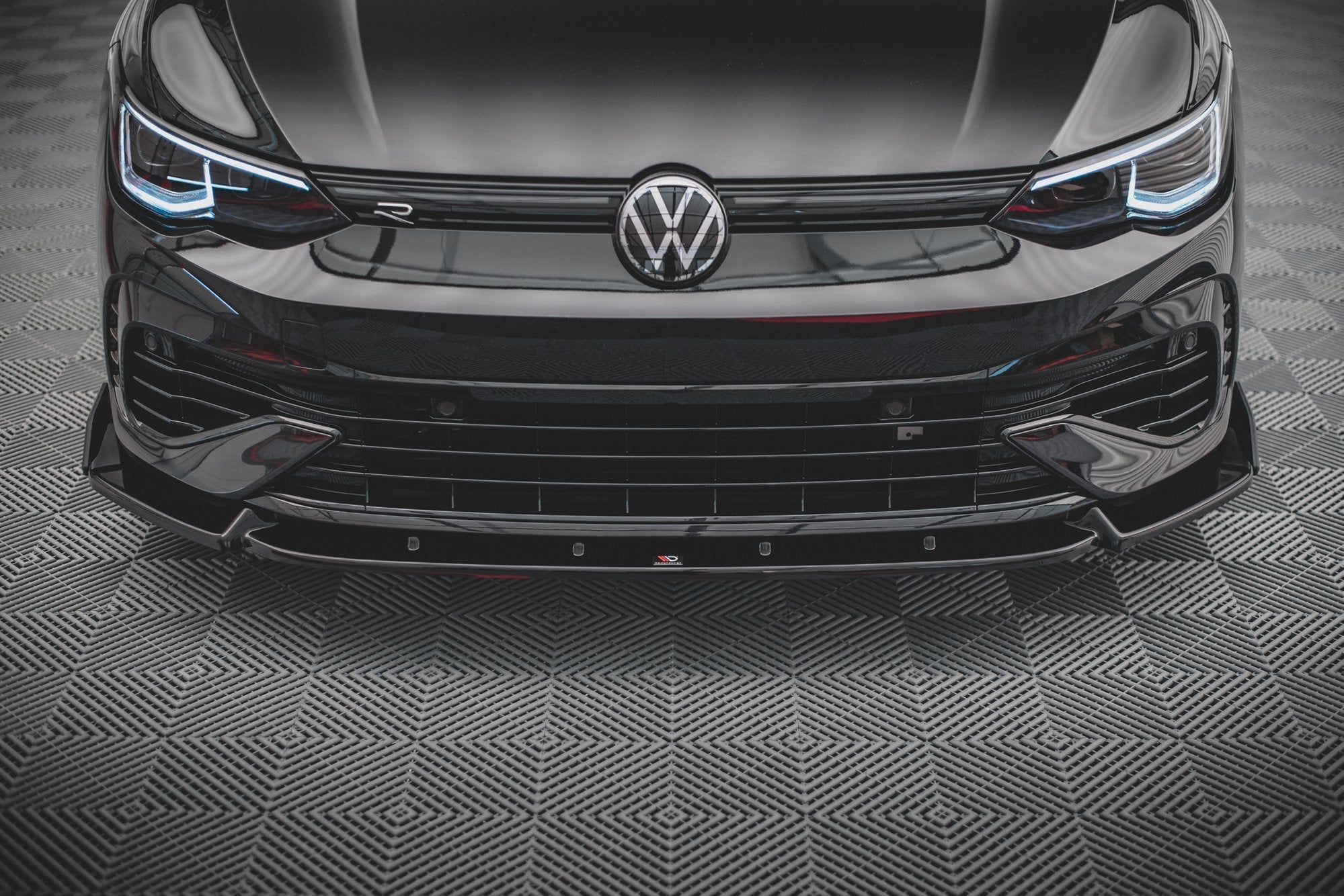 Maxton Design - Frontlippe V2 + Flaps für VW Golf R Mk8 - Aerowerk.