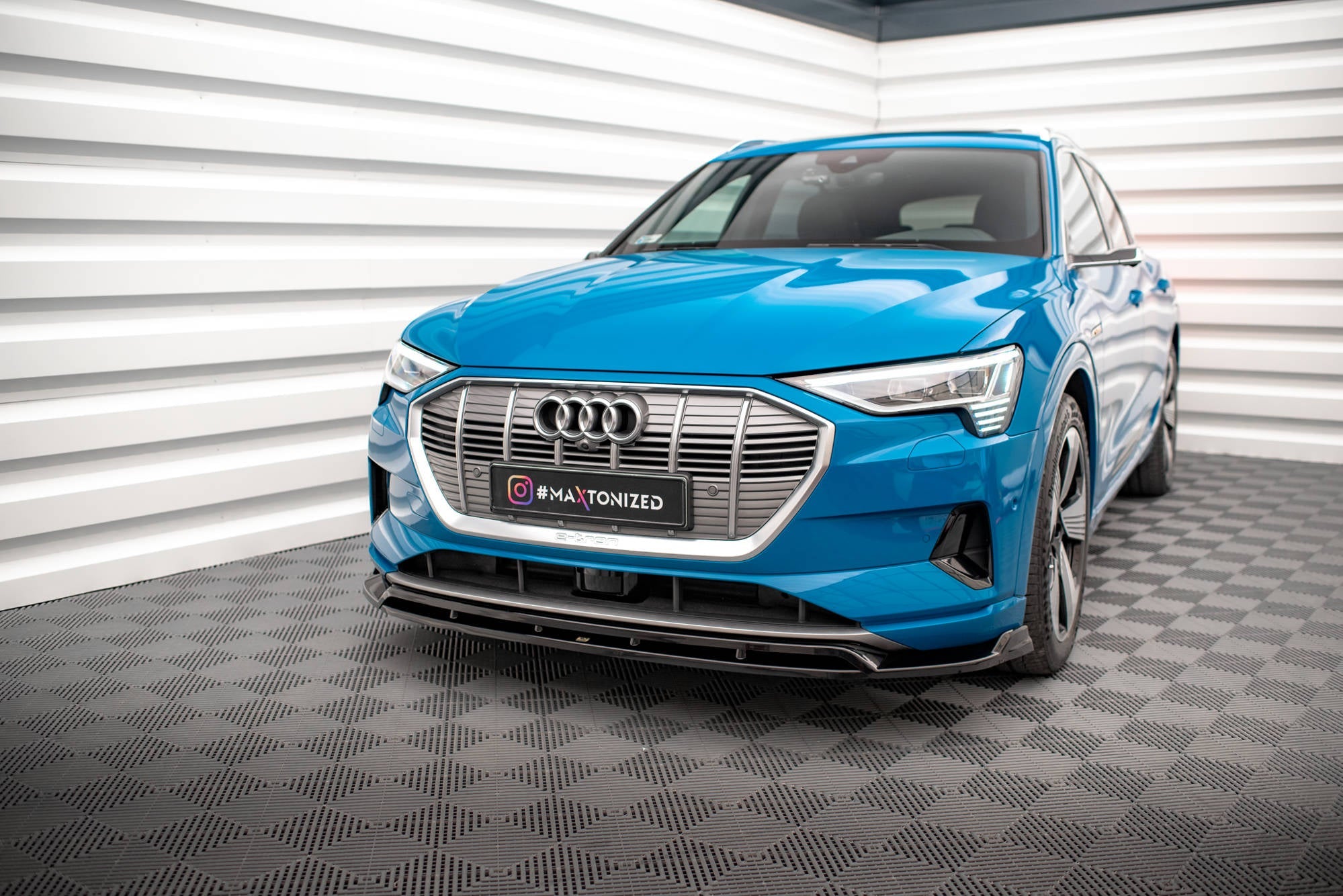 Maxton Design - Frontlippe V2 für Audi e - tron - Aerowerk.