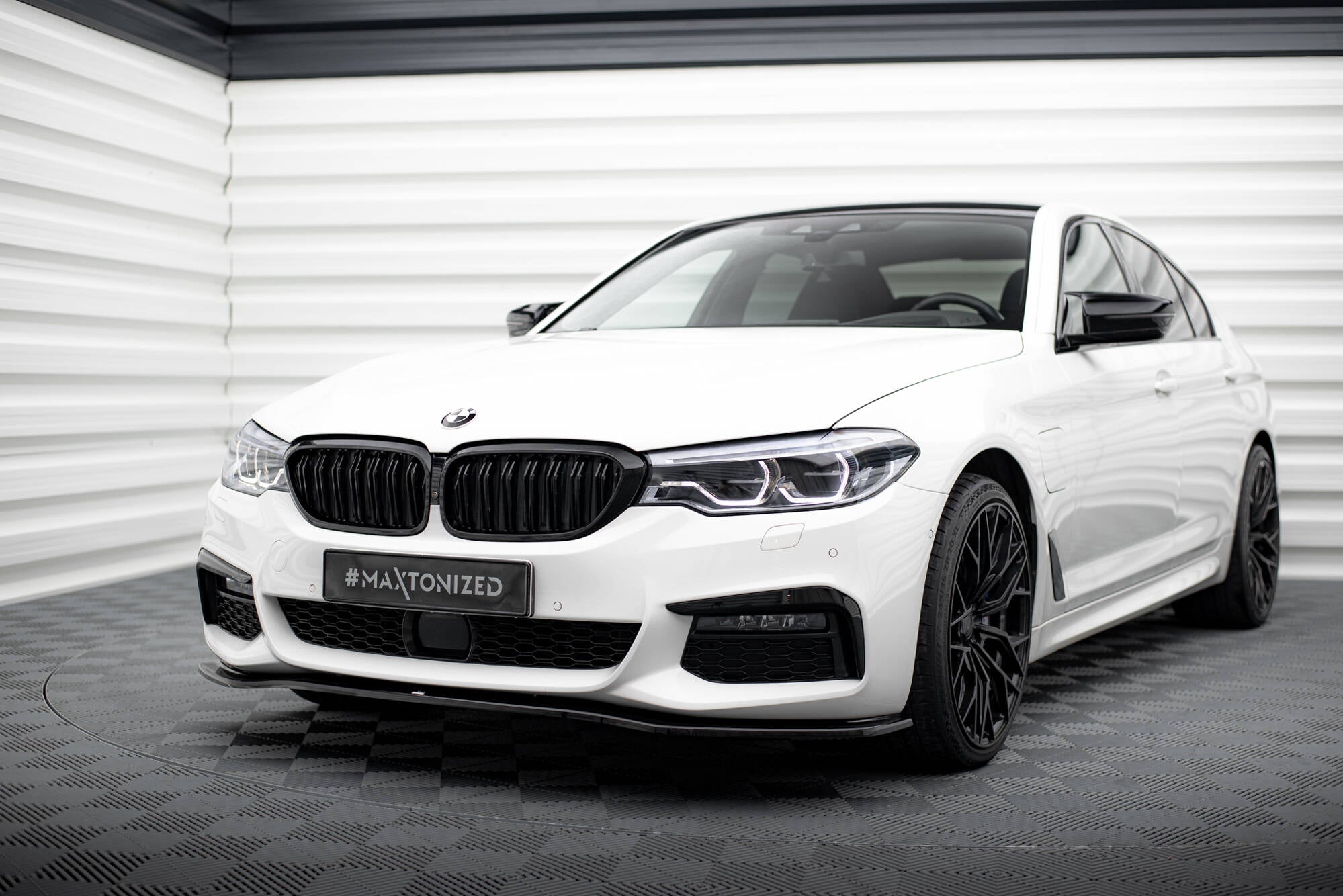 Maxton Design - Frontlippe V2 für BMW 5er M - Paket / M550d / M550i G30/ G31 M - Paket - Aerowerk.