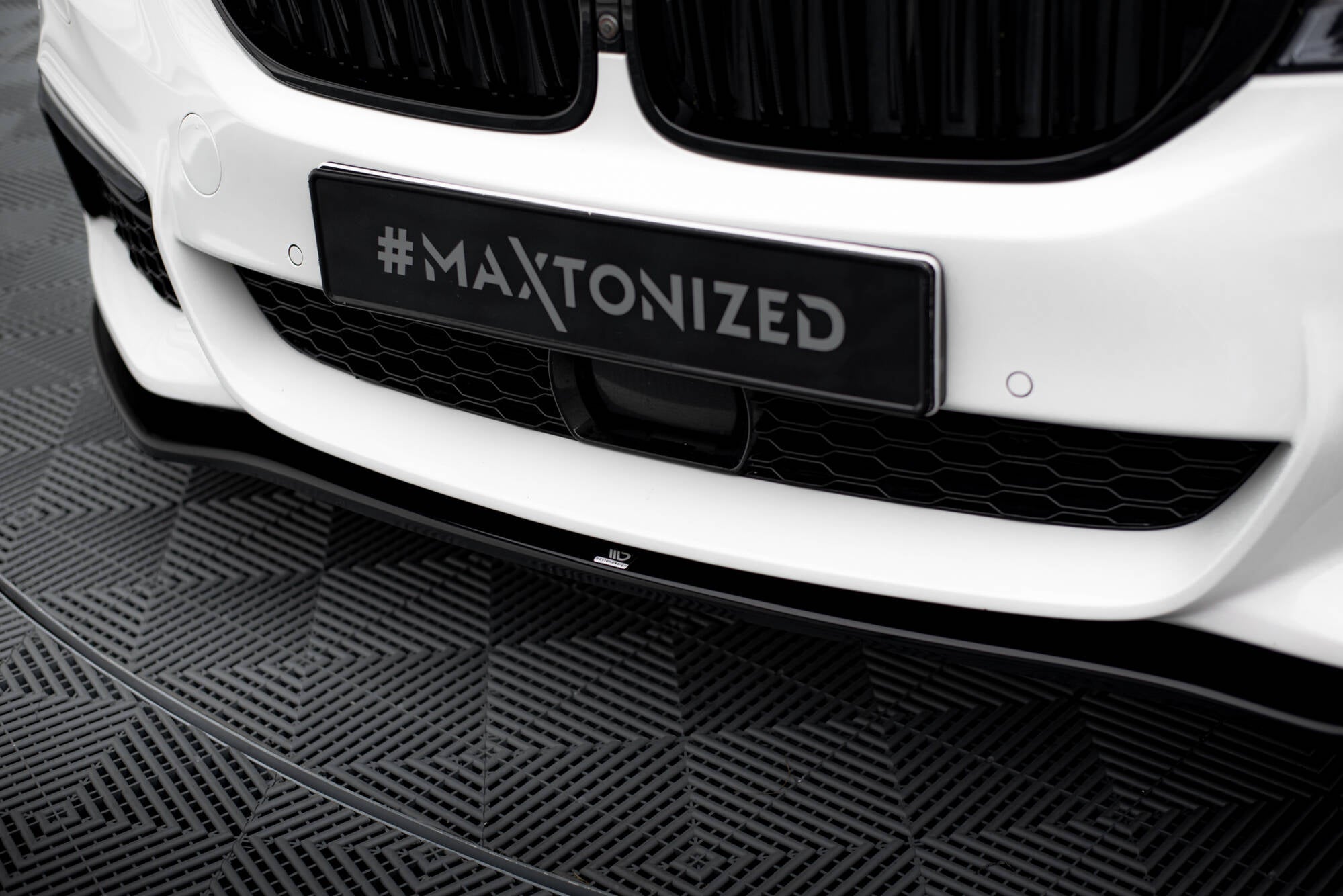 Maxton Design - Frontlippe V2 für BMW 5er M - Paket / M550d / M550i G30/ G31 M - Paket - Aerowerk.