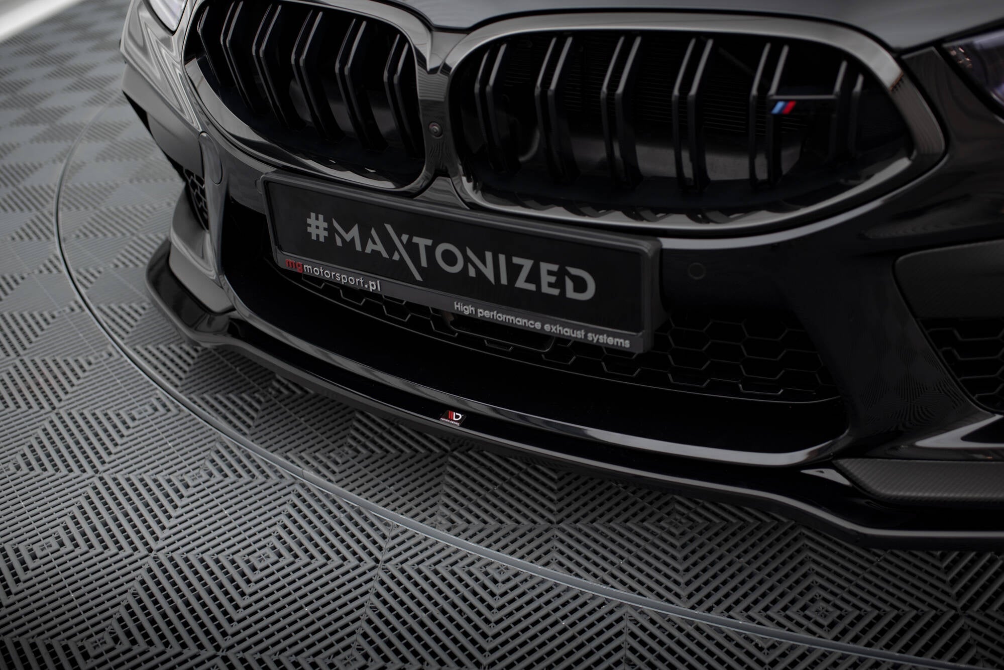 Maxton Design - Frontlippe V2 für BMW M8 Gran Coupe F93 / Coupe F92 - Aerowerk.