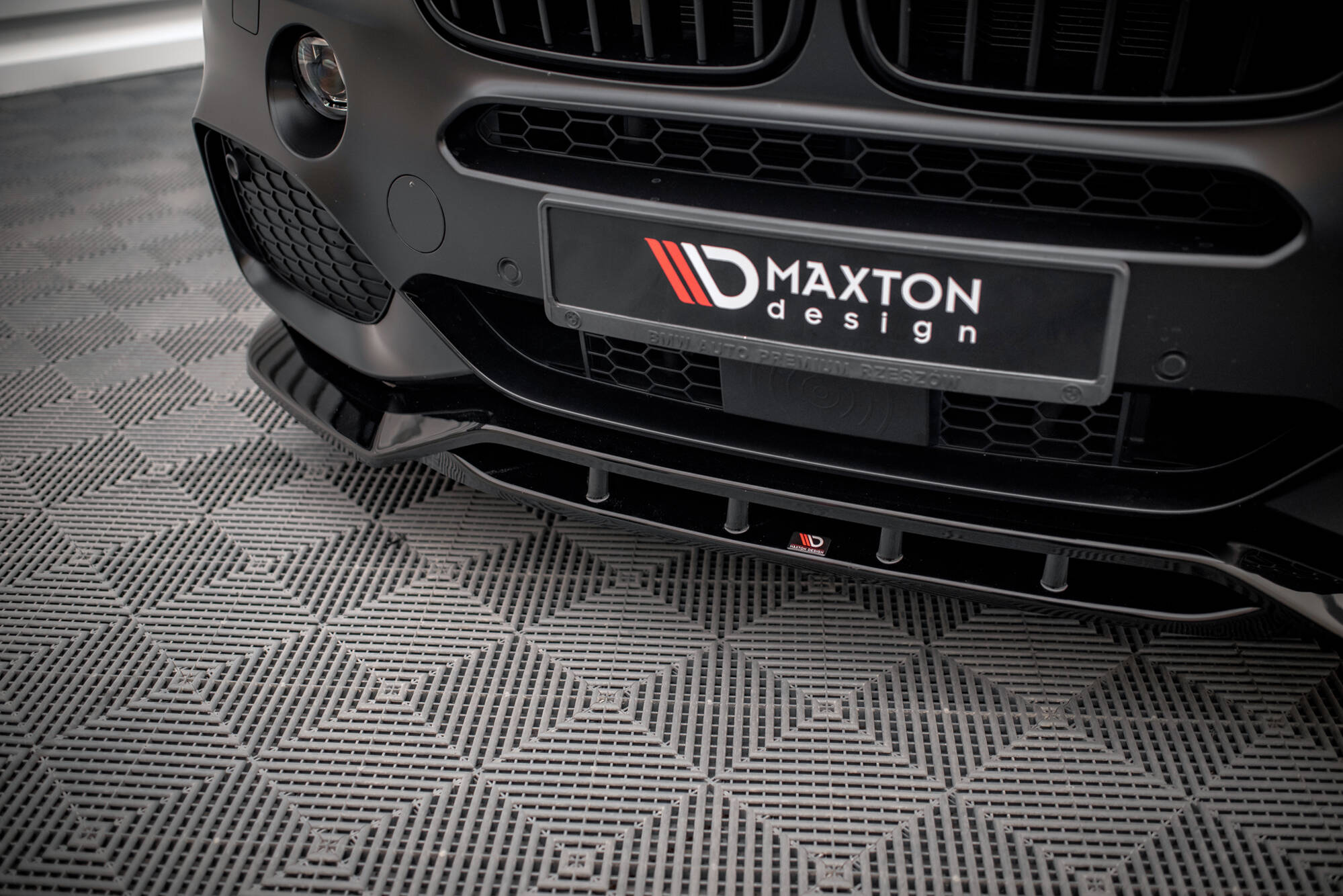 Maxton Design - Frontlippe V.2 für BMW X5 M - Paket F15 - Aerowerk.