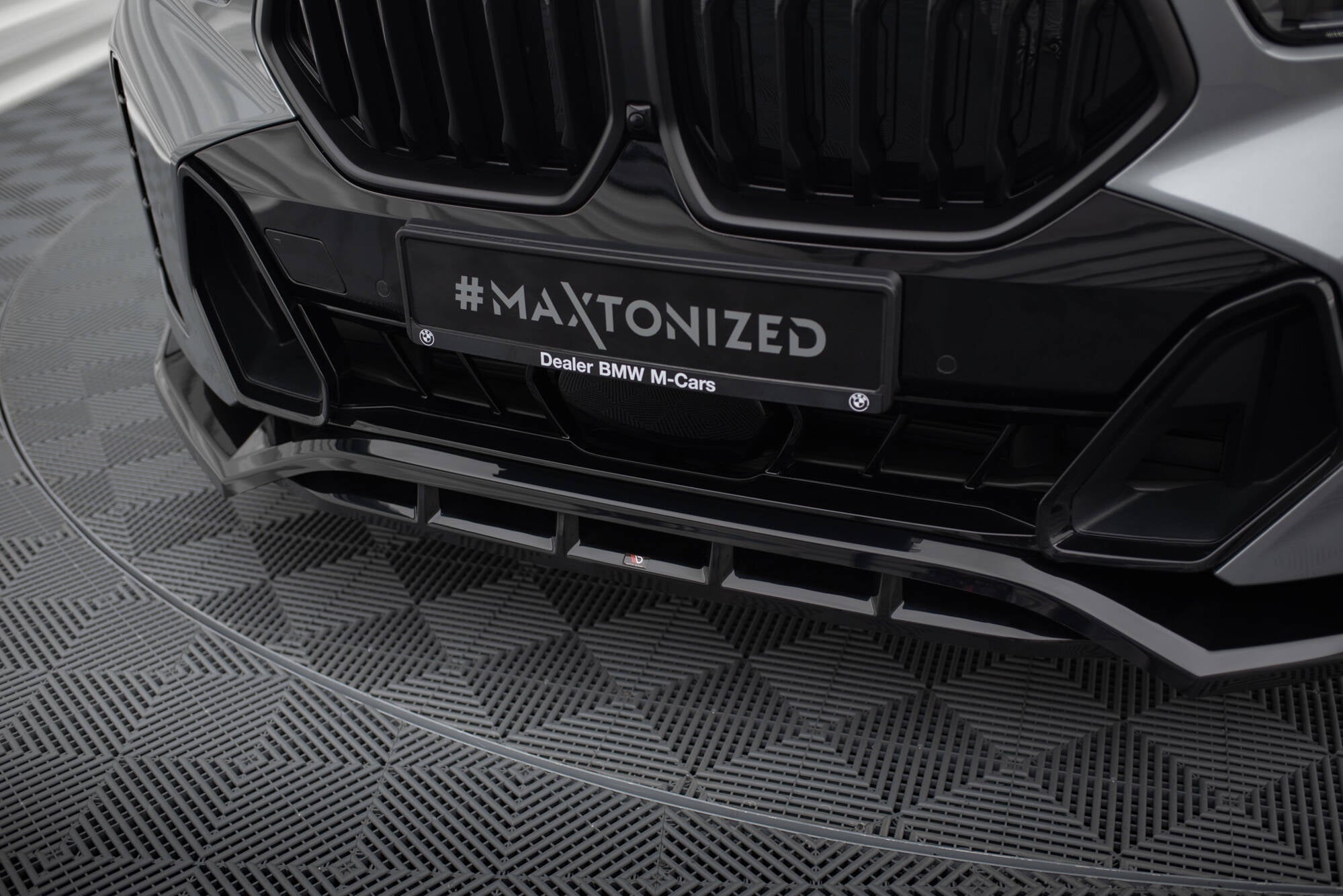 Maxton Design - Frontlippe V.2 für BMW X6 M - Paket G06 Facelift - Aerowerk.