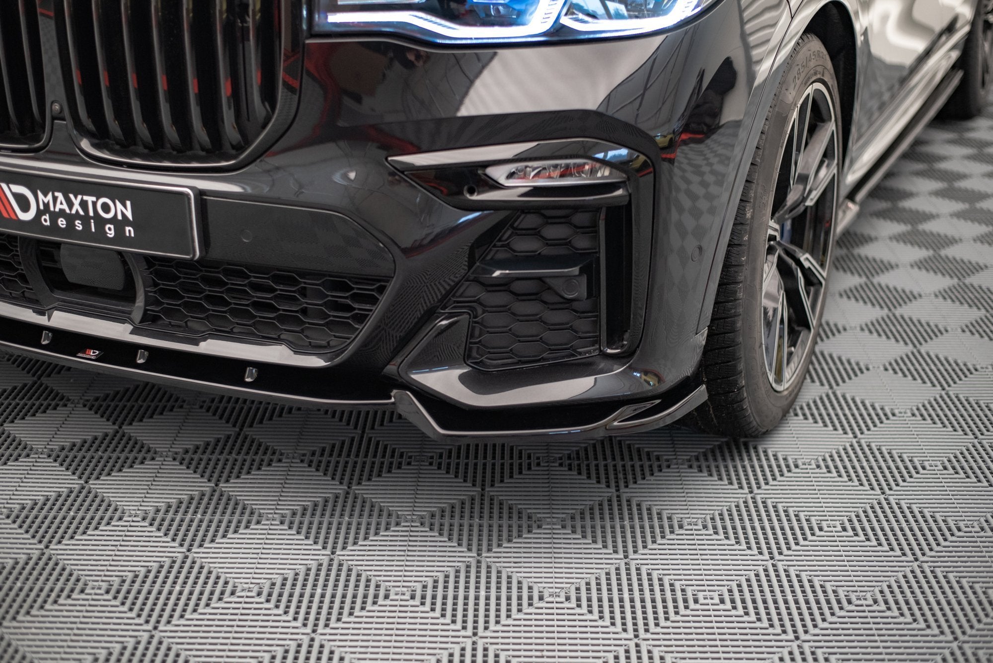 Maxton Design - Frontlippe V2 für BMW X7 M - Paket G07 - Aerowerk.