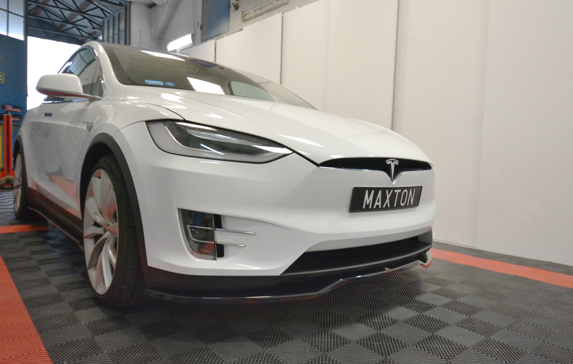 Maxton Design - Frontlippe V2 für TESLA MODEL X - Aerowerk.