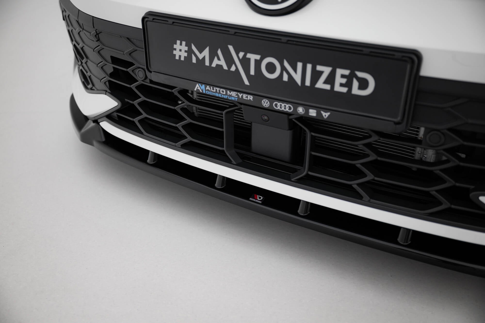 Maxton Design - Frontlippe V2 für VW Golf GTI / GTE / R - Line Mk8 Facelift - Aerowerk.