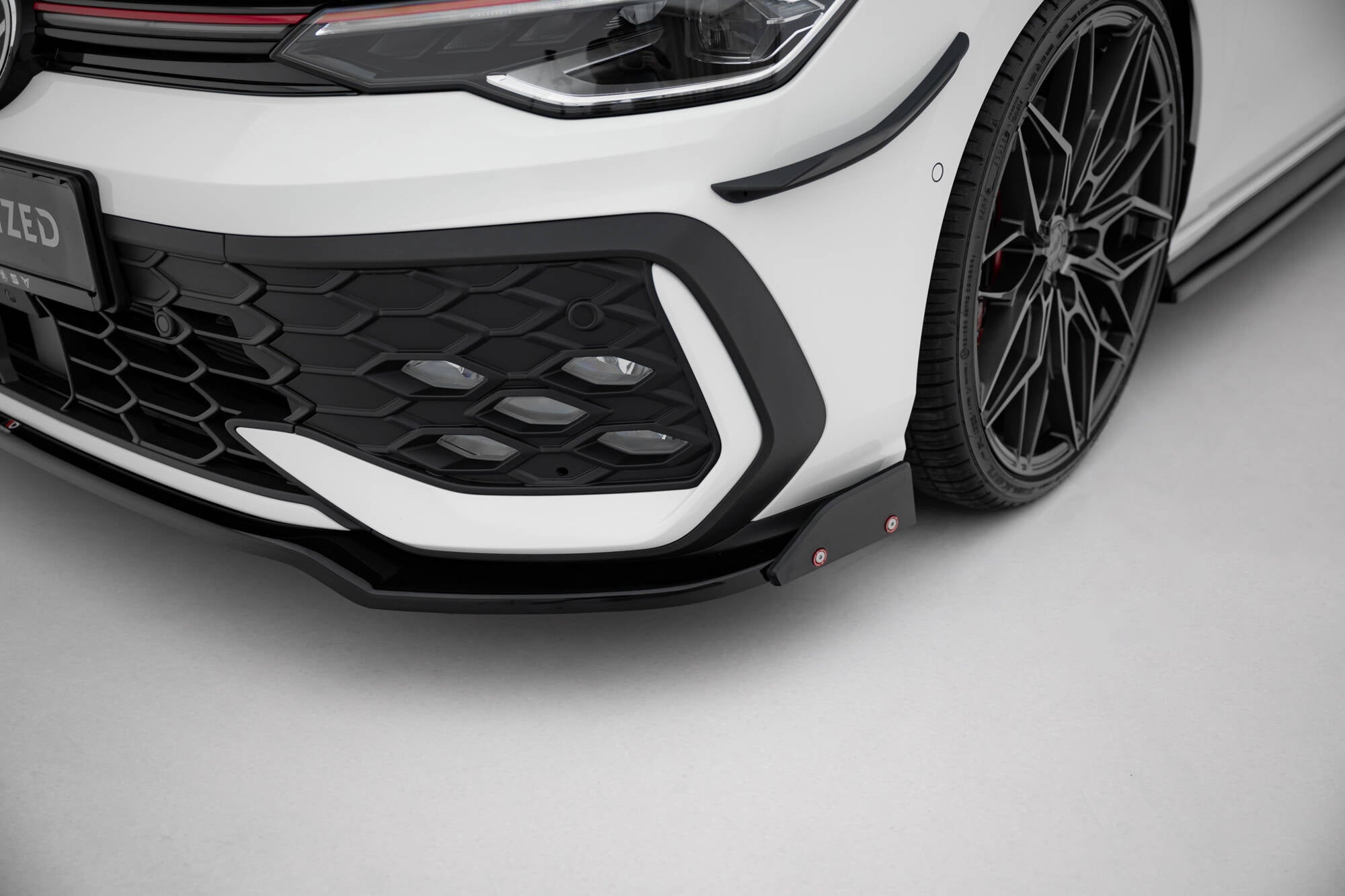 Maxton Design - Frontlippe V3 + Flaps für VW Golf GTI / GTE / R - Line Mk8 Facelift - Aerowerk.