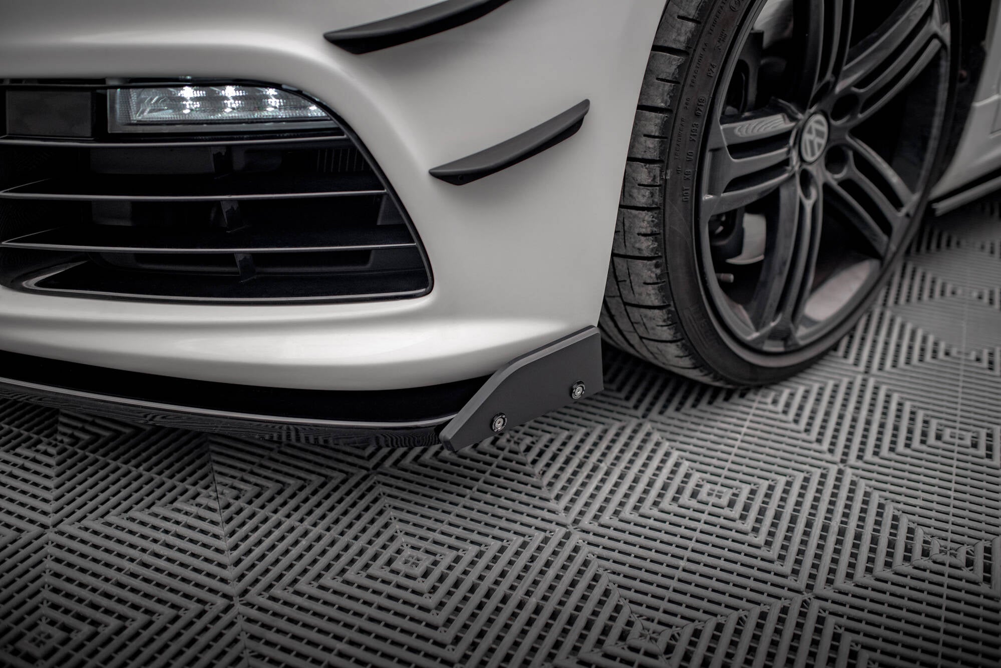 Maxton Design - Frontlippe V3 + Flaps für VW Scirocco R Mk3 - Aerowerk.